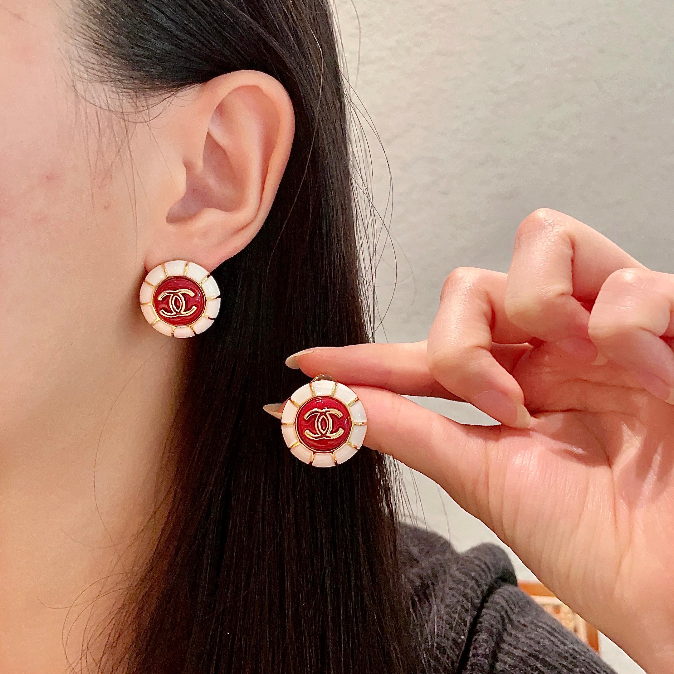  Chanel香奈儿 中古 双C耳钉👀原版复刻logo 小香家的款式真心无需多介绍😘🎶每一款都超好看，精