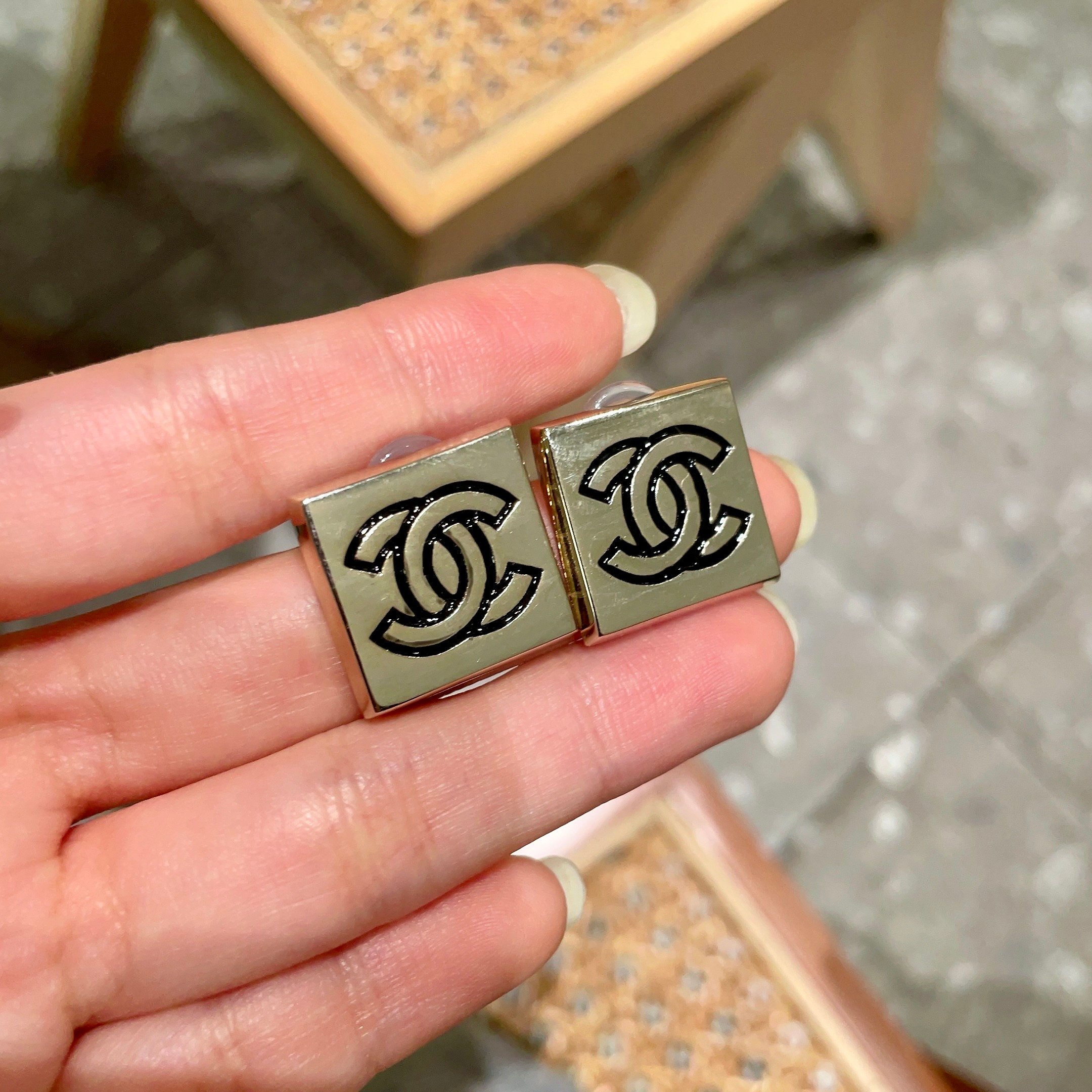  Chanel香奈儿 中古 双C耳钉👀原版复刻logo 小香家的款式真心无需多介绍😘🎶每一款都超好看，精