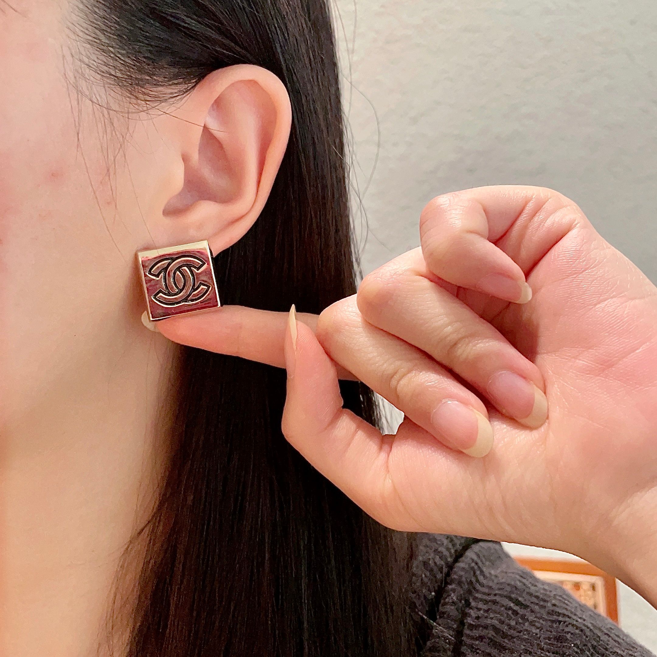  Chanel香奈儿 中古 双C耳钉👀原版复刻logo 小香家的款式真心无需多介绍😘🎶每一款都超好看，精