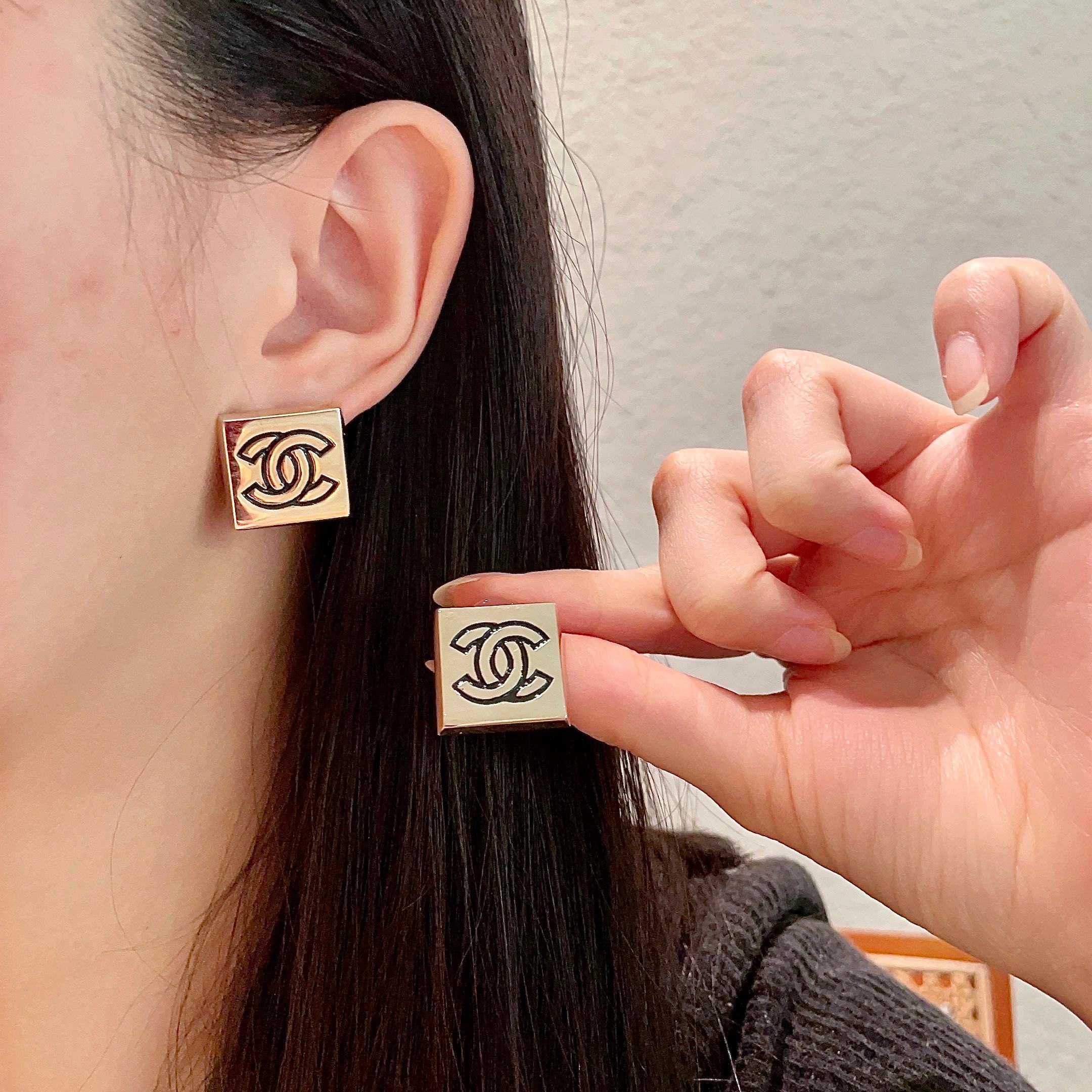  Chanel香奈儿 中古 双C耳钉👀原版复刻logo 小香家的款式真心无需多介绍😘🎶每一款都超好看，精