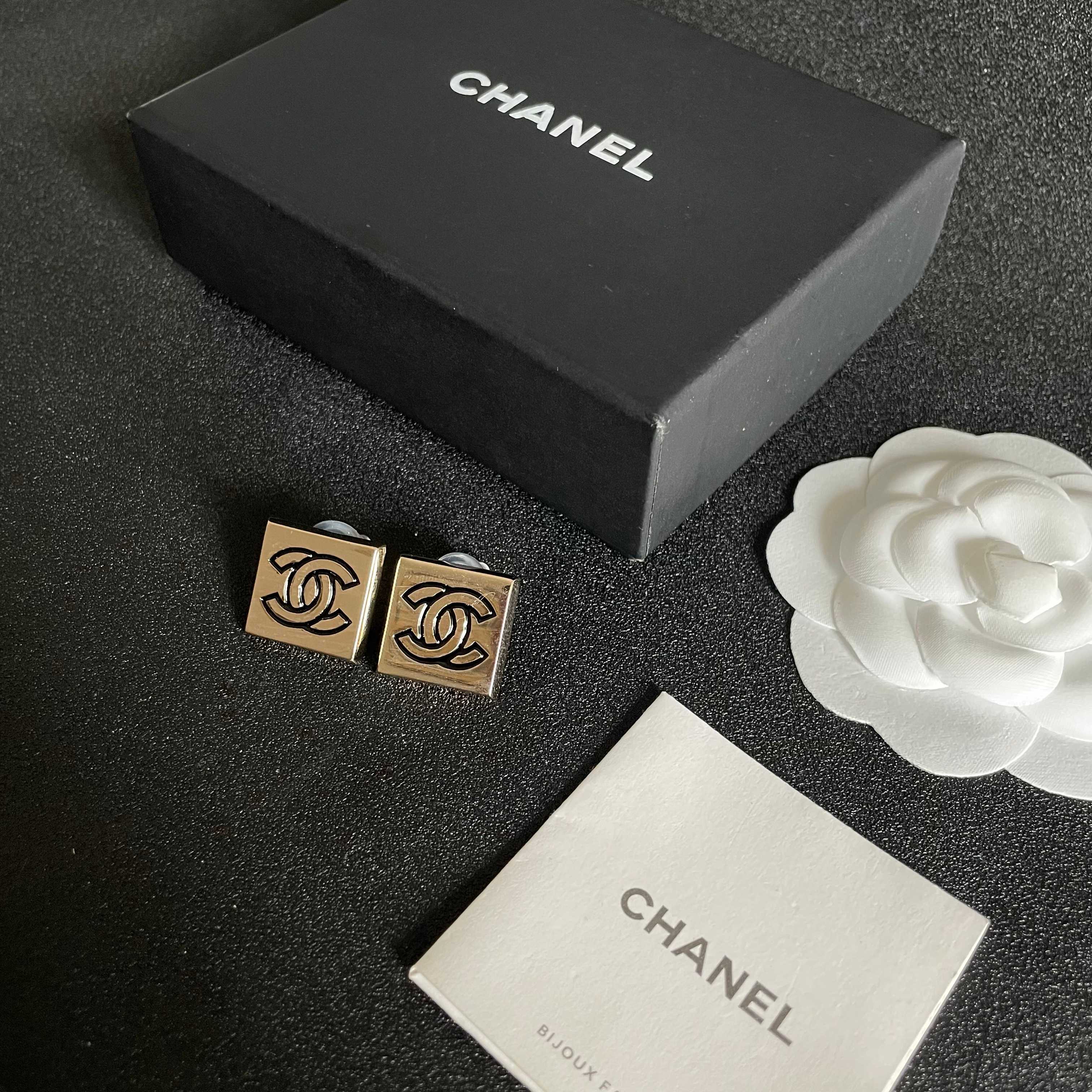  Chanel香奈儿 中古 双C耳钉👀原版复刻logo 小香家的款式真心无需多介绍😘🎶每一款都超好看，精
