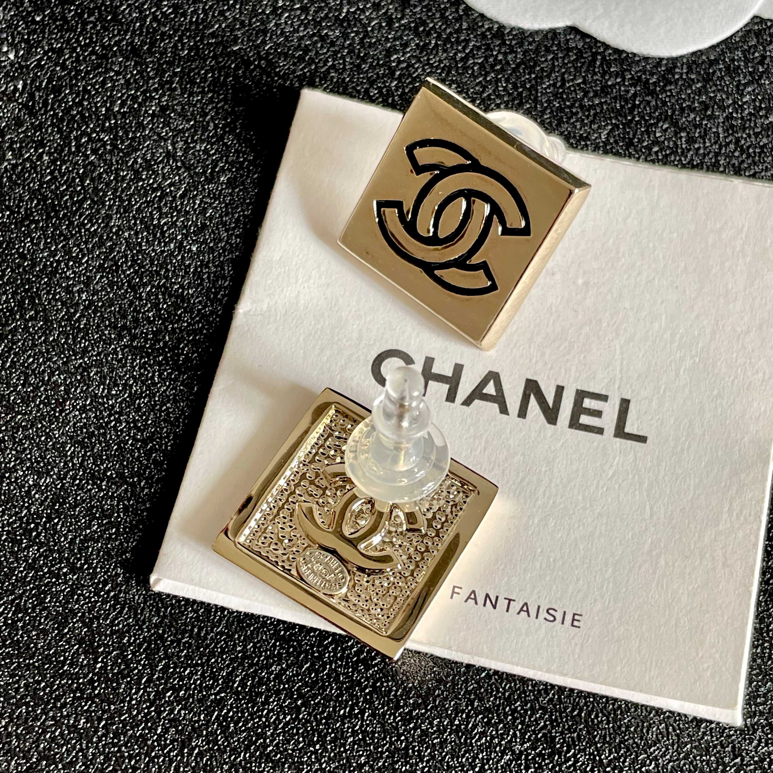  Chanel香奈儿 中古 双C耳钉👀原版复刻logo 小香家的款式真心无需多介绍😘🎶每一款都超好看，精
