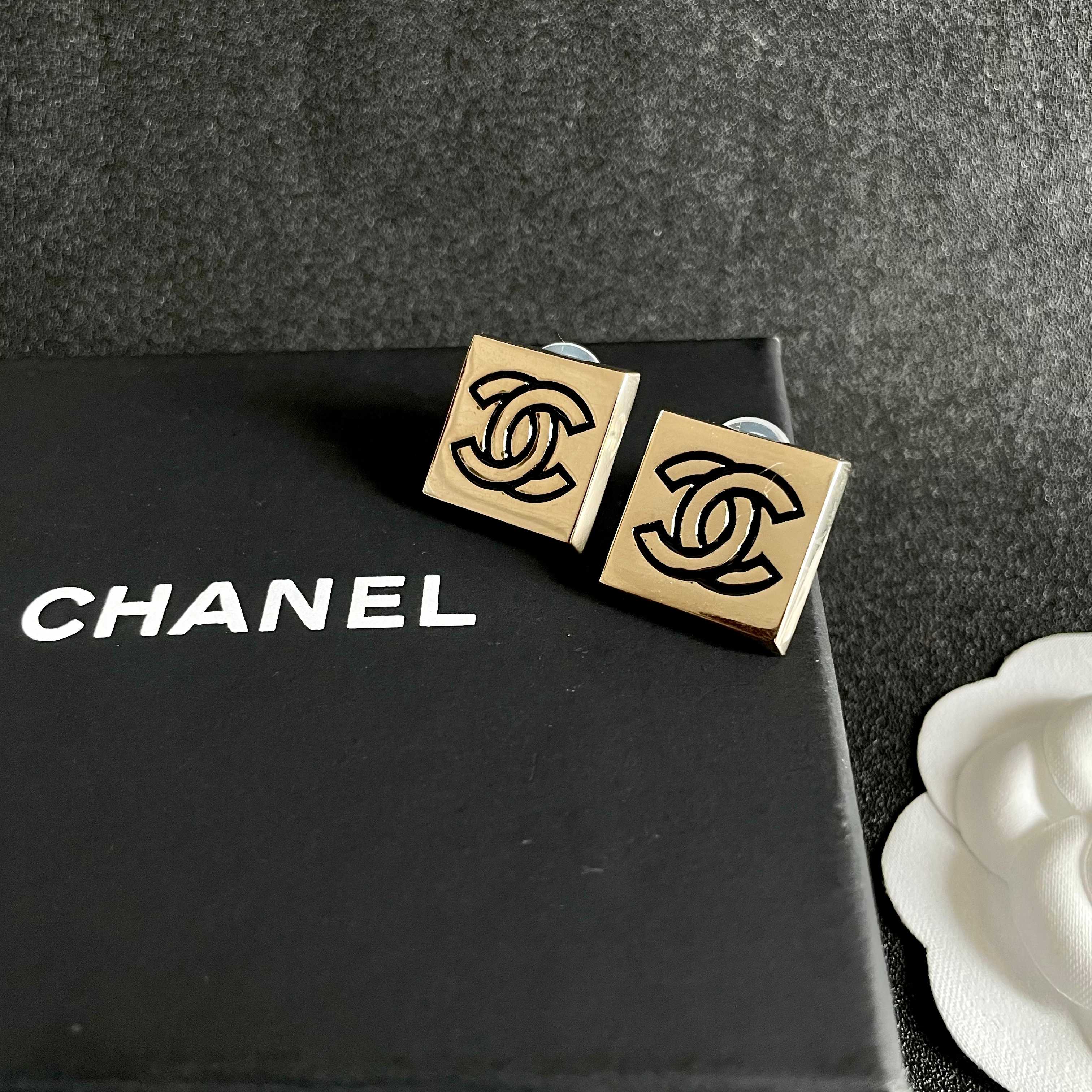  Chanel香奈儿 中古 双C耳钉👀原版复刻logo 小香家的款式真心无需多介绍😘🎶每一款都超好看，精