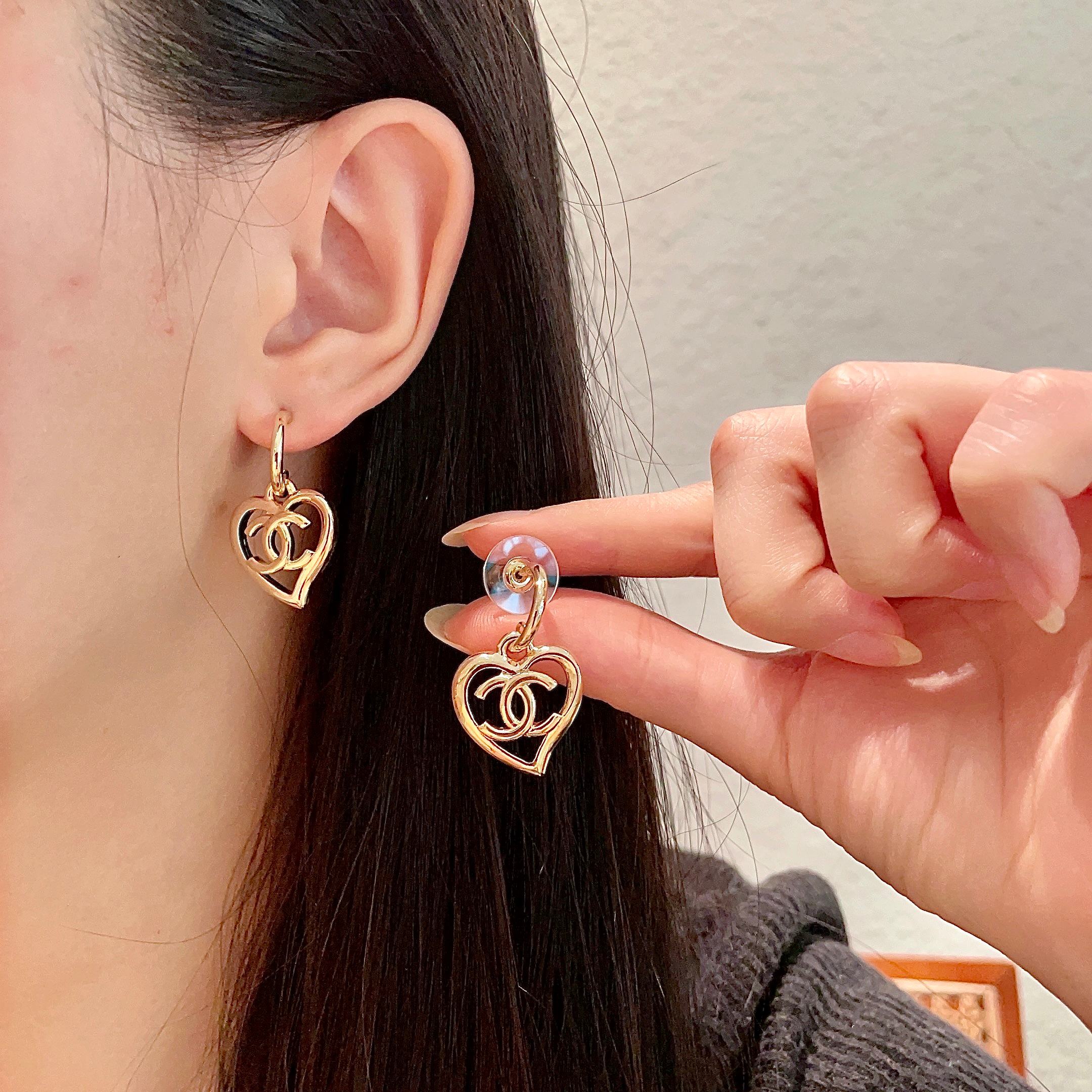  Chanel香奈儿 中古 双C耳钉👀原版复刻logo 小香家的款式真心无需多介绍😘🎶每一款都超好看，精