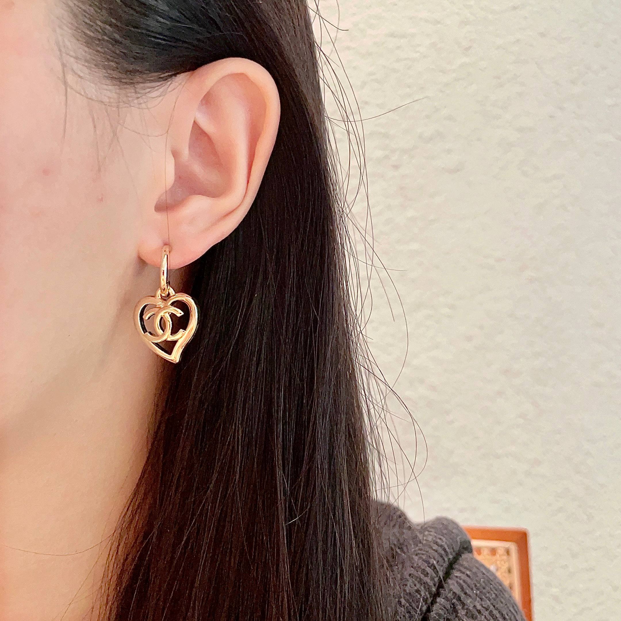  Chanel香奈儿 中古 双C耳钉👀原版复刻logo 小香家的款式真心无需多介绍😘🎶每一款都超好看，精