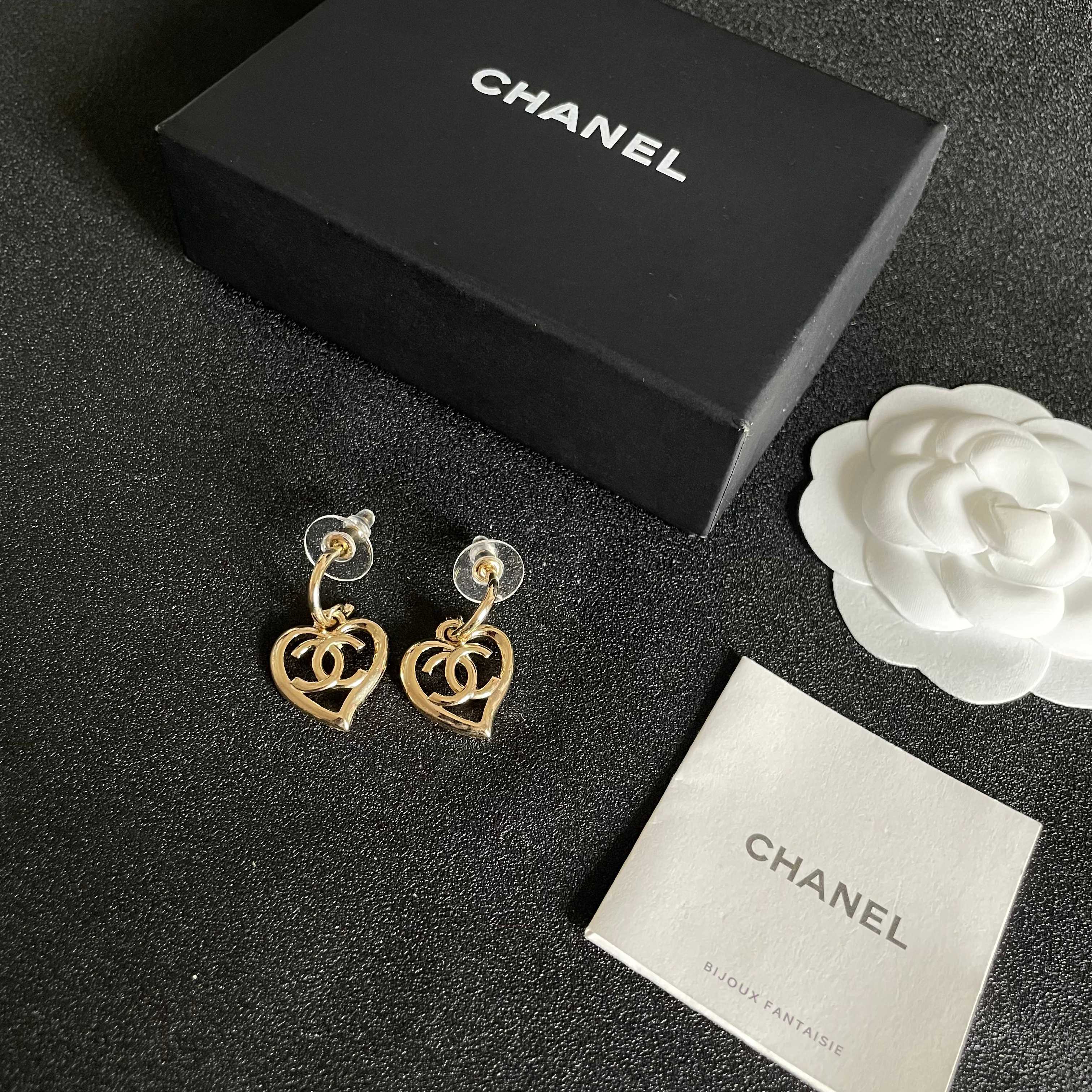  Chanel香奈儿 中古 双C耳钉👀原版复刻logo 小香家的款式真心无需多介绍😘🎶每一款都超好看，精