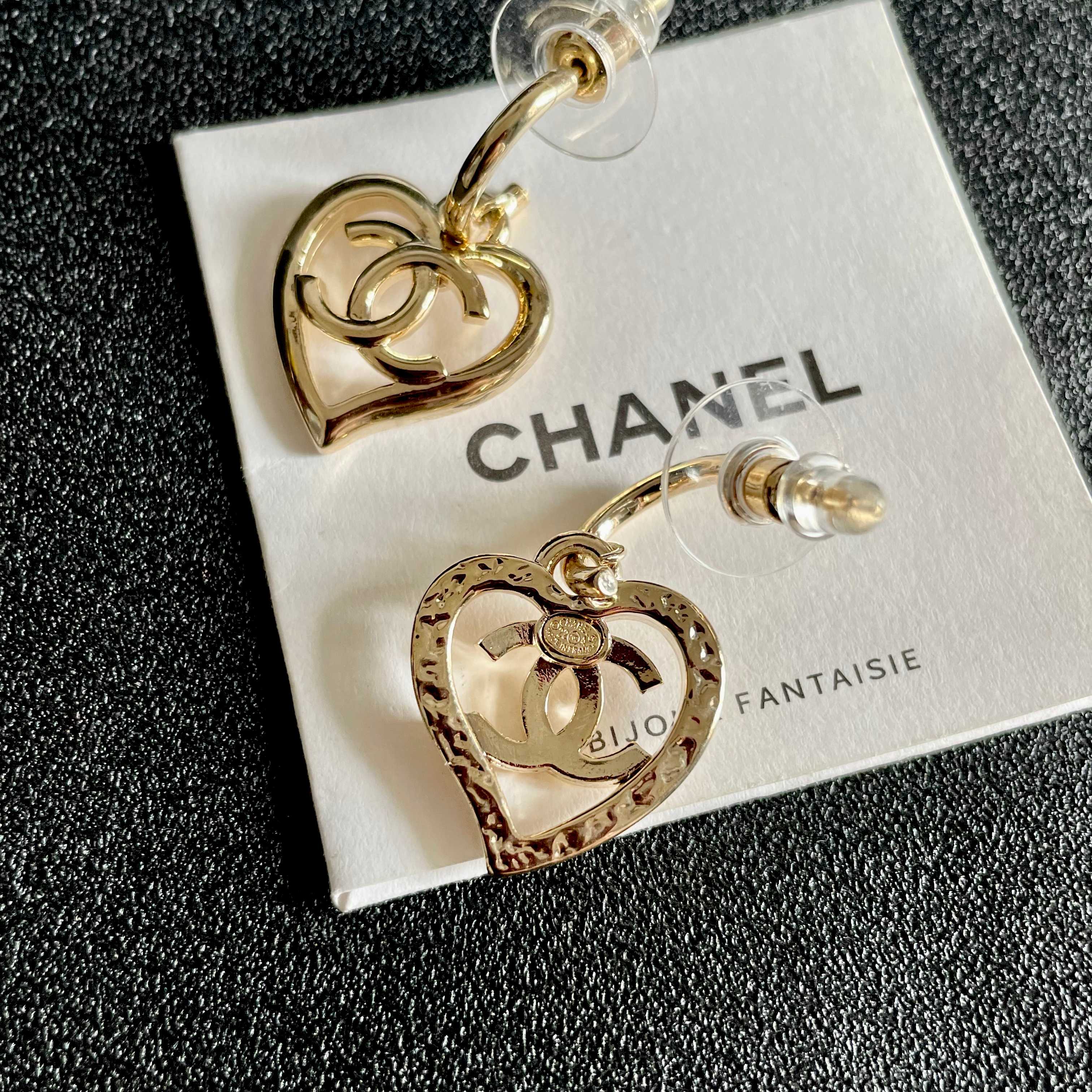  Chanel香奈儿 中古 双C耳钉👀原版复刻logo 小香家的款式真心无需多介绍😘🎶每一款都超好看，精