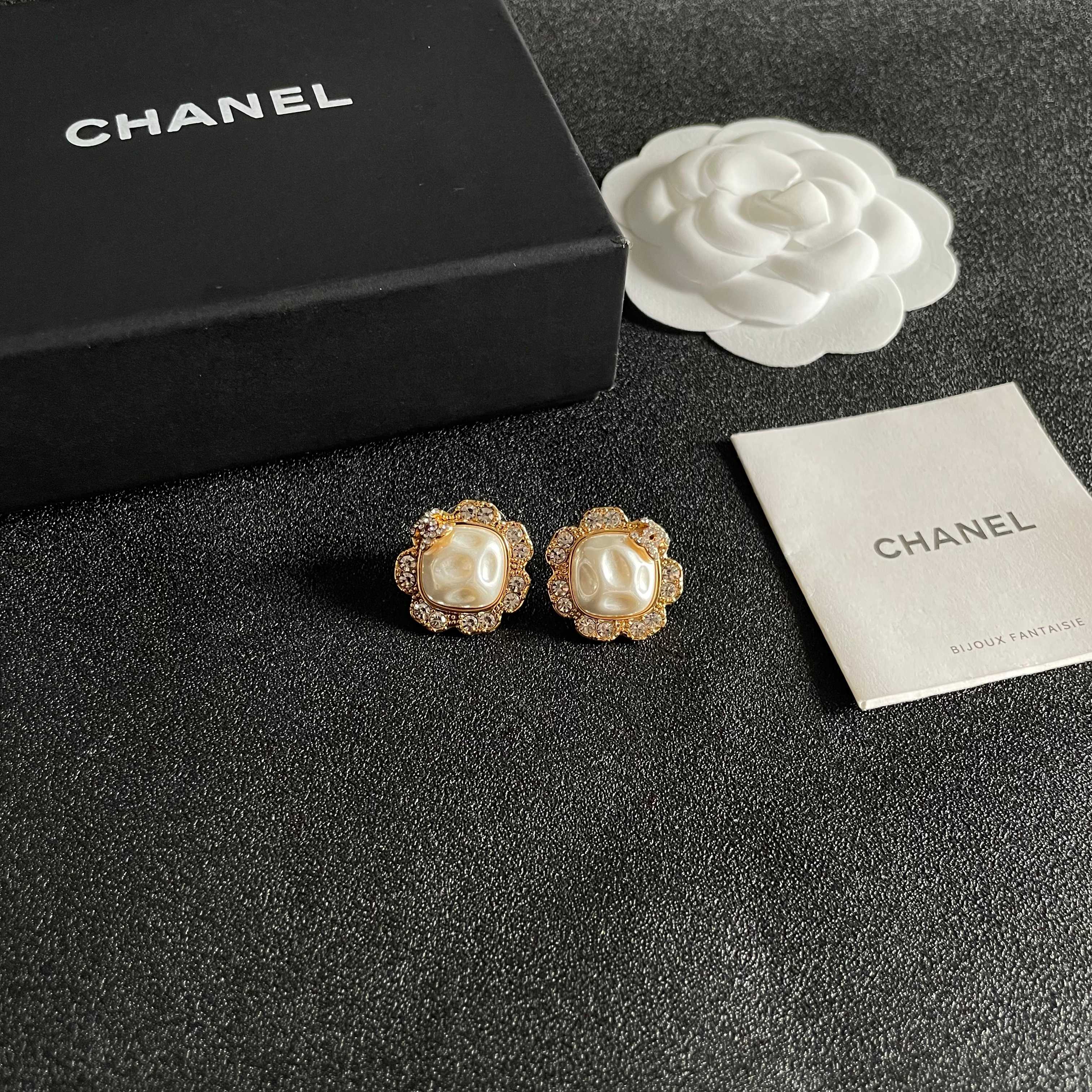  Chanel香奈儿 中古 双C耳钉👀原版复刻logo 小香家的款式真心无需多介绍😘🎶每一款都超好看，精
