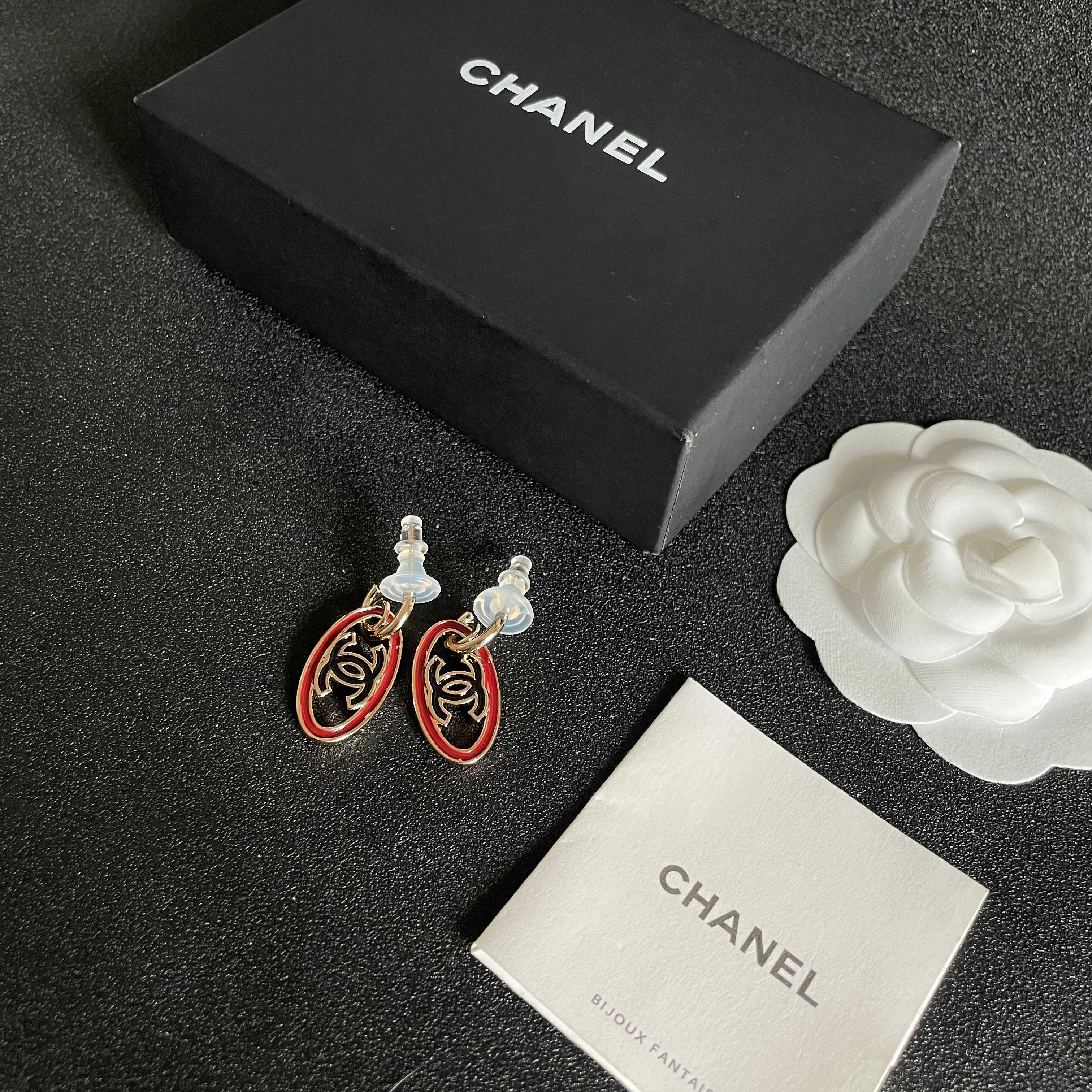  Chanel香奈儿 中古 双C耳钉👀原版复刻logo 小香家的款式真心无需多介绍😘🎶每一款都超好看，精
