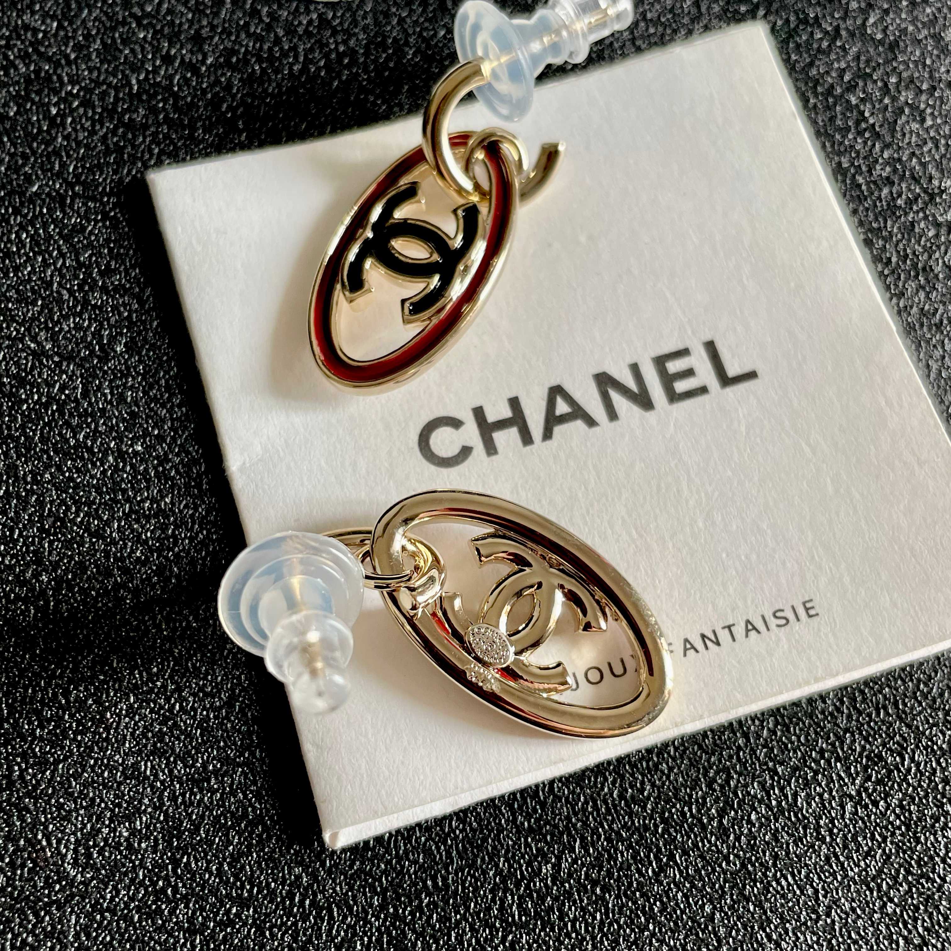  Chanel香奈儿 中古 双C耳钉👀原版复刻logo 小香家的款式真心无需多介绍😘🎶每一款都超好看，精