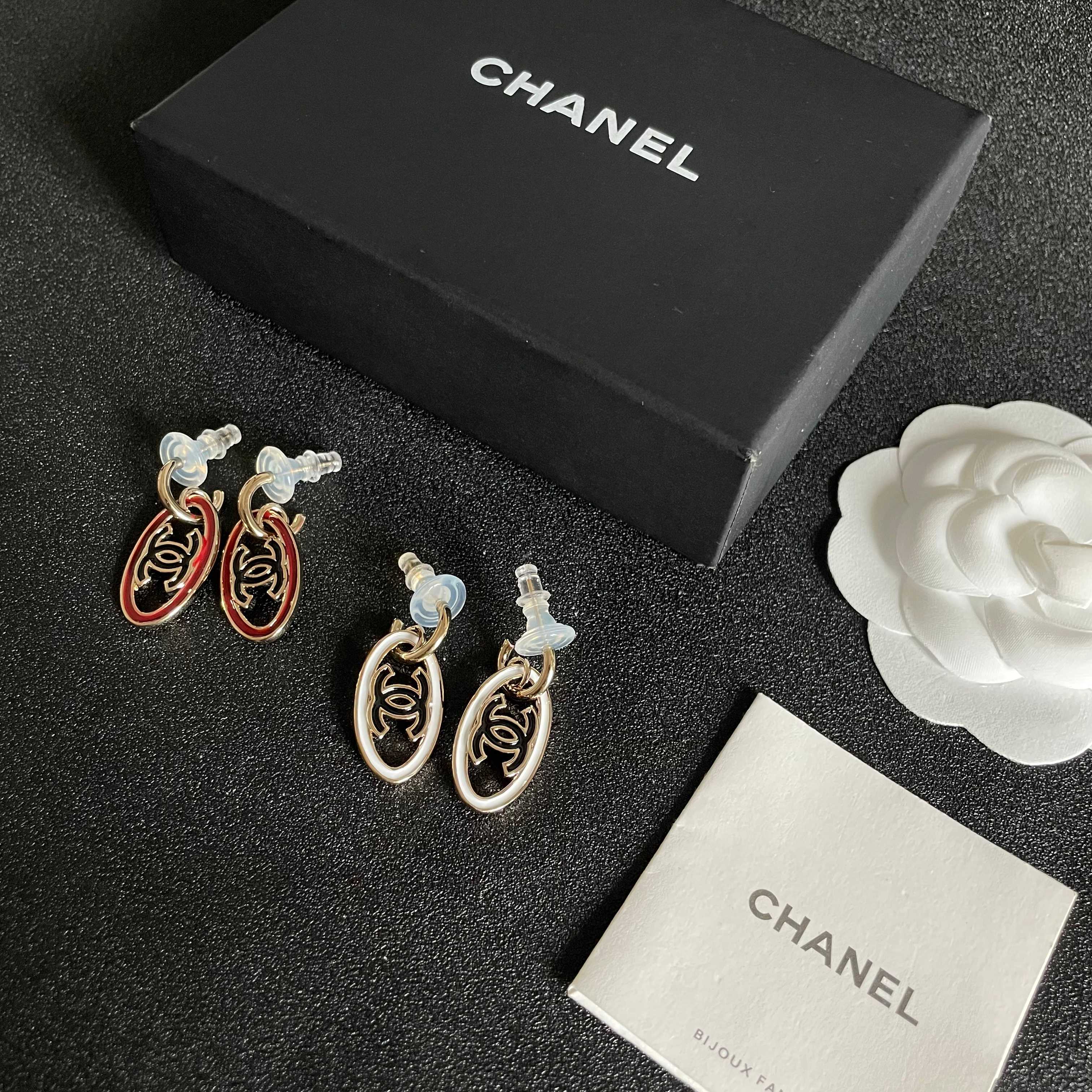  Chanel香奈儿 中古 双C耳钉👀原版复刻logo 小香家的款式真心无需多介绍😘🎶每一款都超好看，精