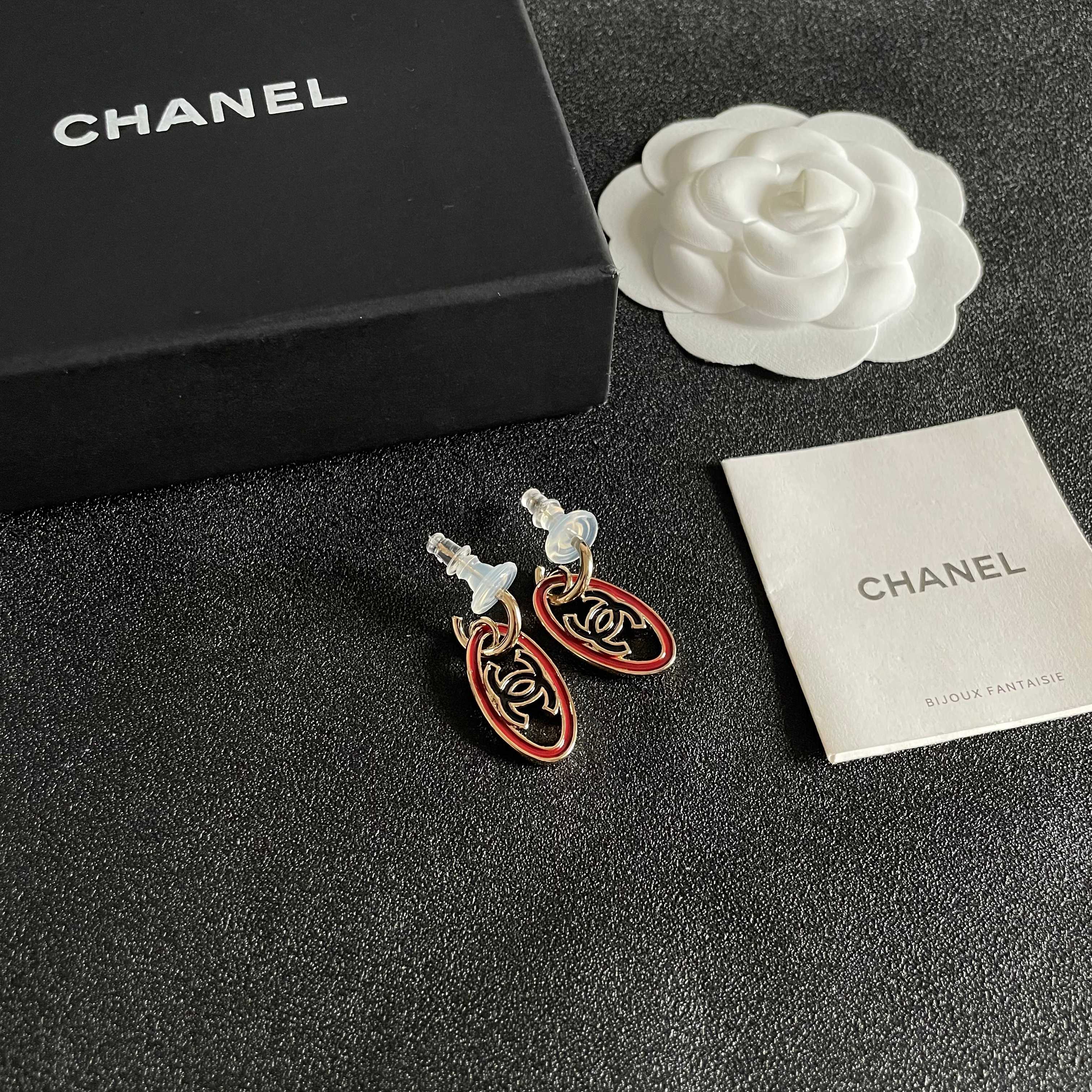  Chanel香奈儿 中古 双C耳钉👀原版复刻logo 小香家的款式真心无需多介绍😘🎶每一款都超好看，精
