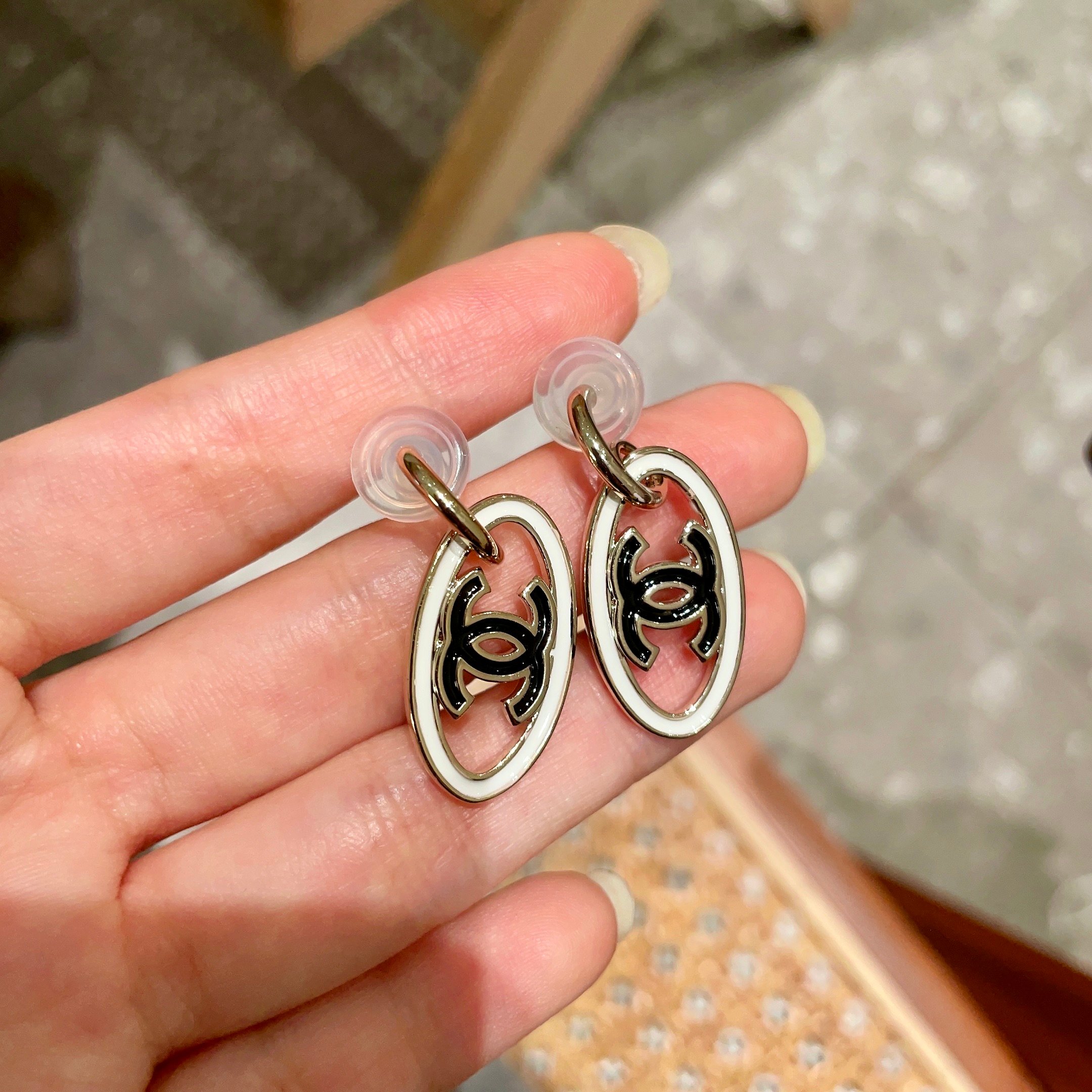  Chanel香奈儿 中古 双C耳钉👀原版复刻logo 小香家的款式真心无需多介绍😘🎶每一款都超好看，精