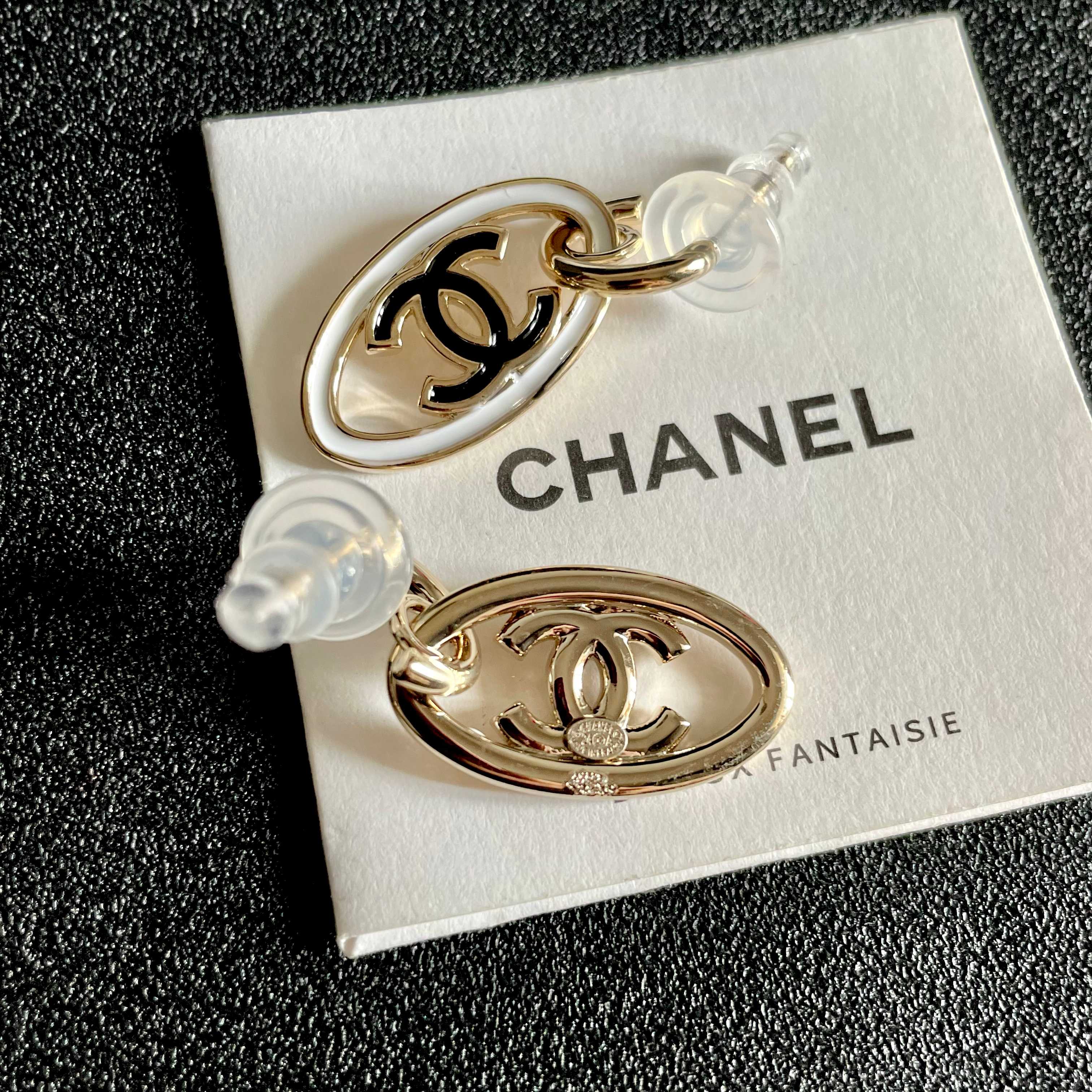  Chanel香奈儿 中古 双C耳钉👀原版复刻logo 小香家的款式真心无需多介绍😘🎶每一款都超好看，精