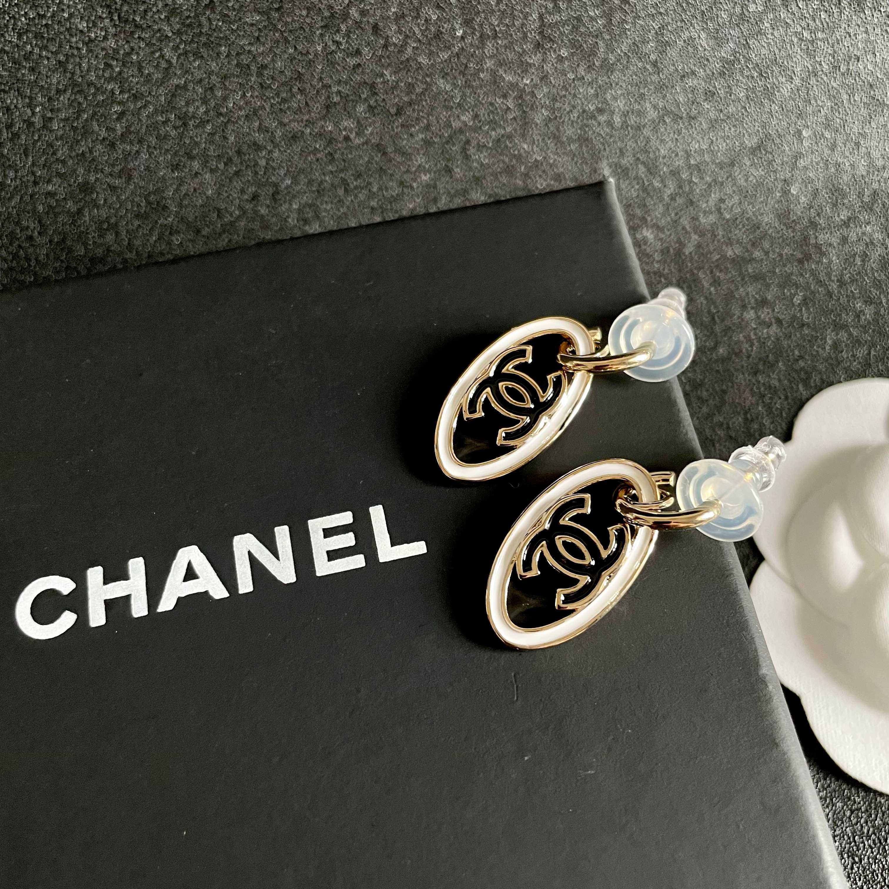  Chanel香奈儿 中古 双C耳钉👀原版复刻logo 小香家的款式真心无需多介绍😘🎶每一款都超好看，精