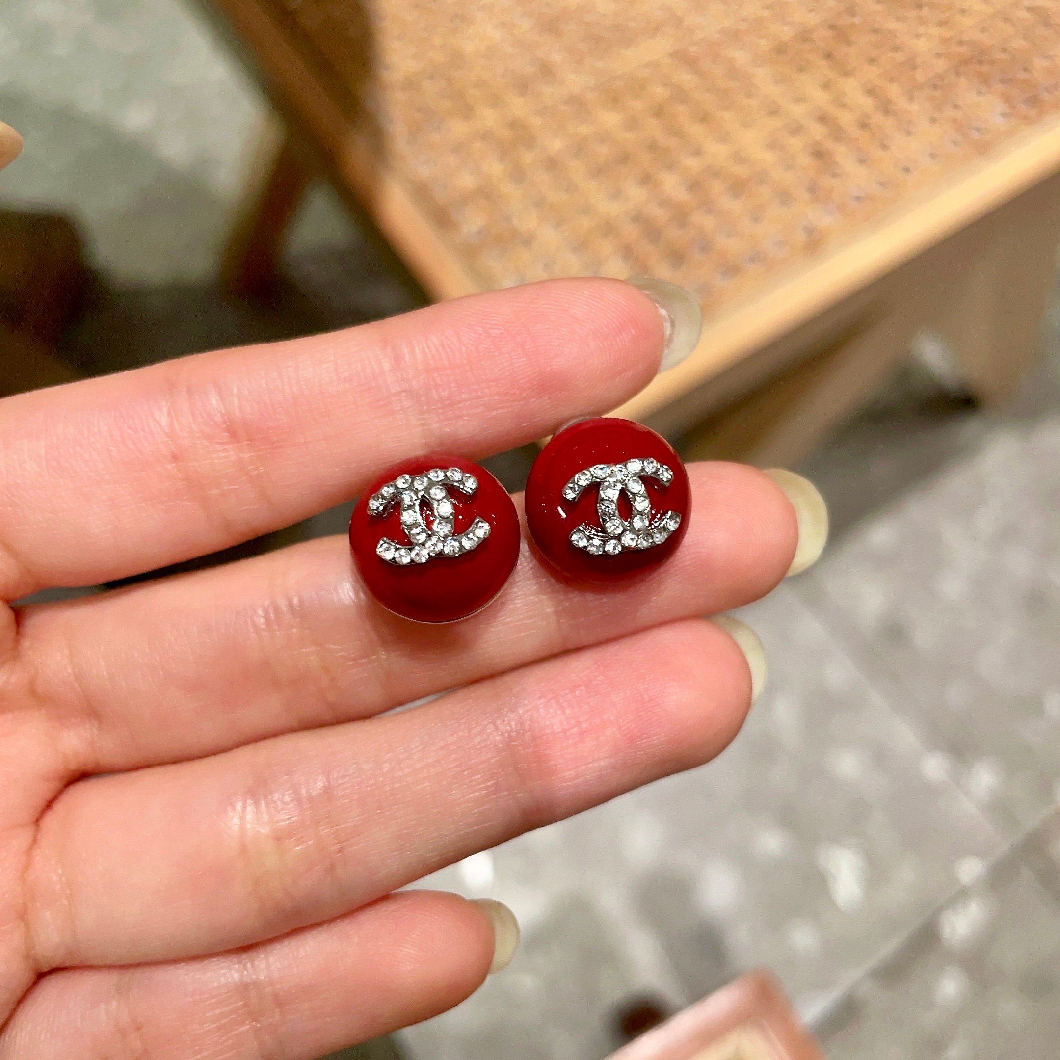 Chanel香奈儿 中古 双C耳钉👀原版复刻logo 小香家的款式真心无需多介绍😘🎶每一款都超好看，精