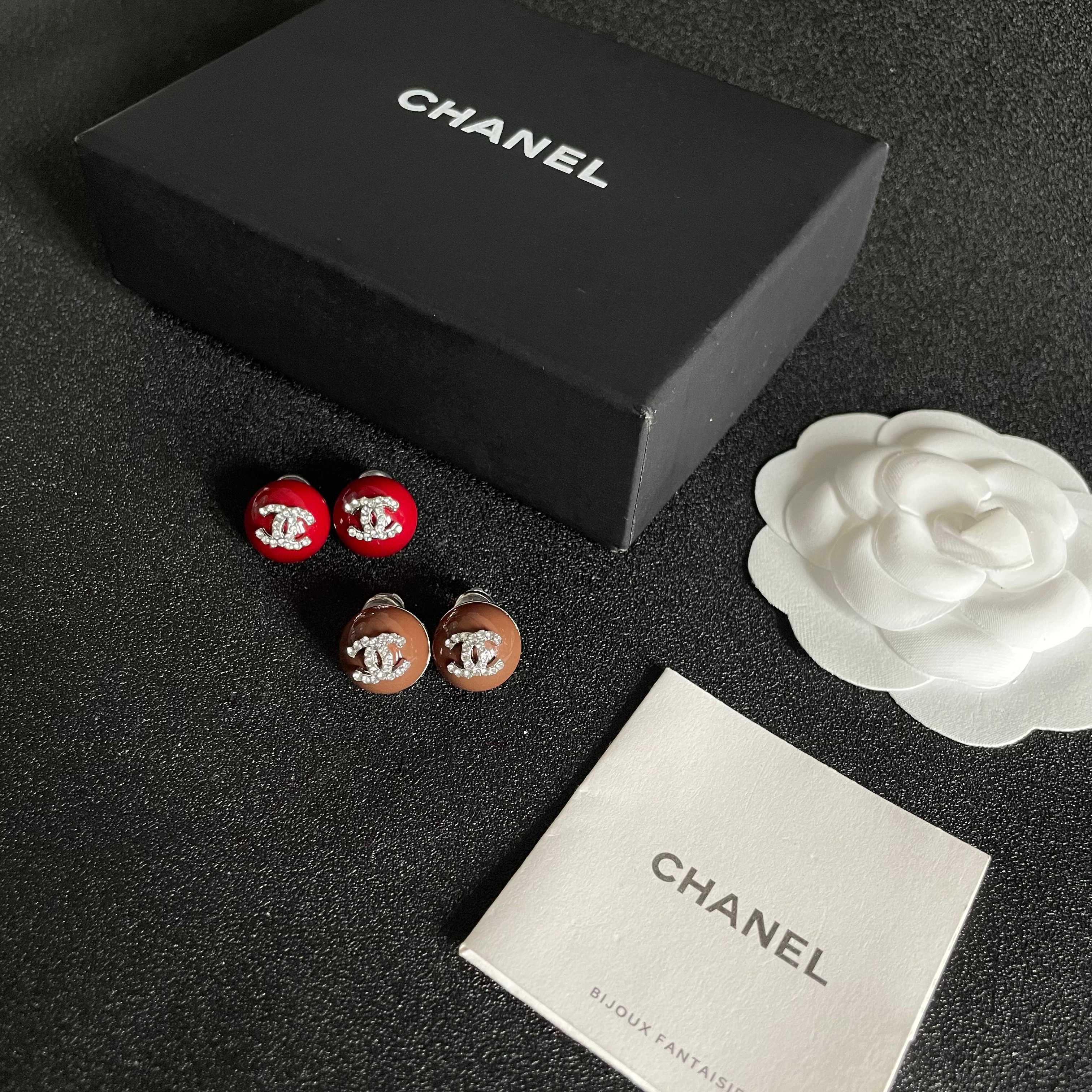  Chanel香奈儿 中古 双C耳钉👀原版复刻logo 小香家的款式真心无需多介绍😘🎶每一款都超好看，精