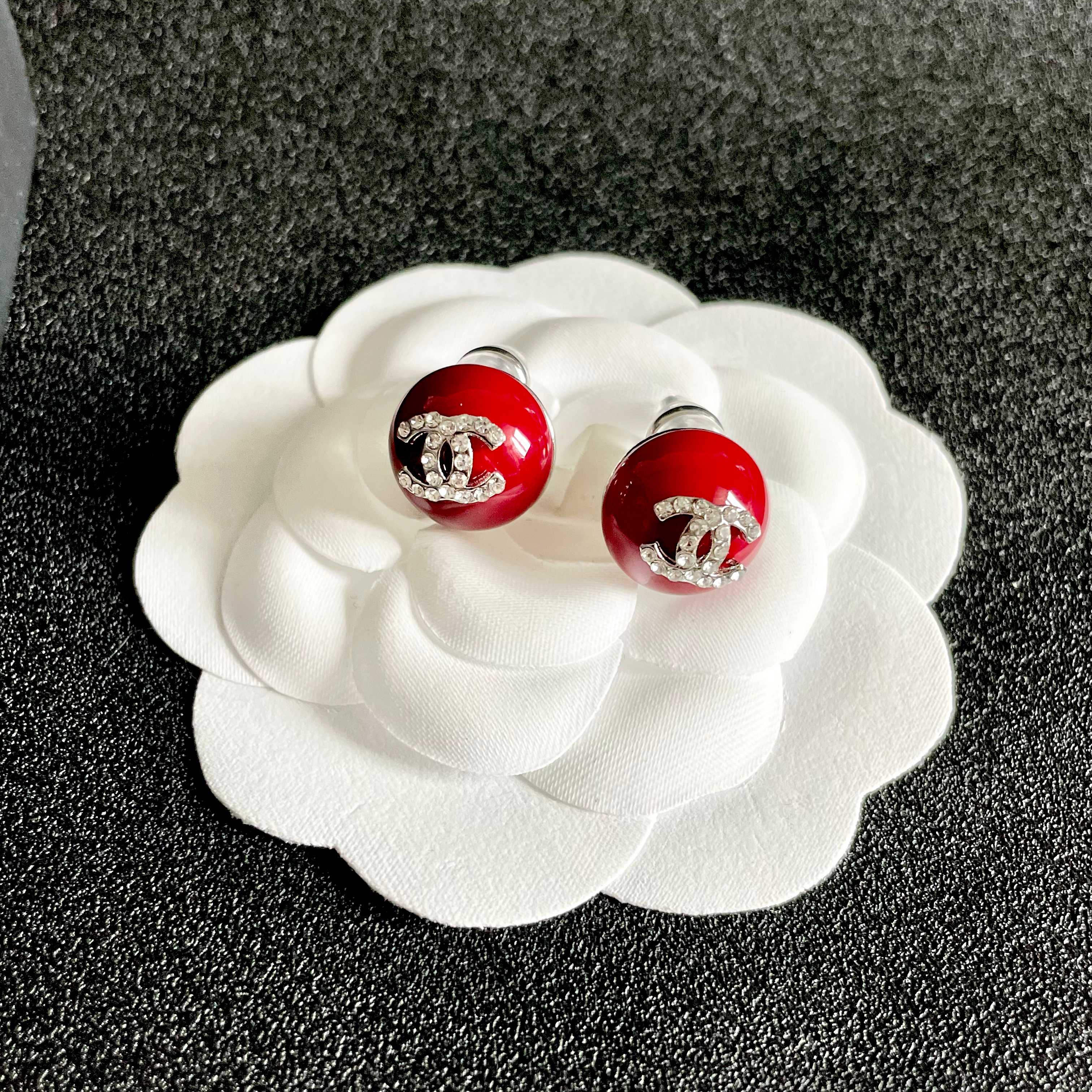  Chanel香奈儿 中古 双C耳钉👀原版复刻logo 小香家的款式真心无需多介绍😘🎶每一款都超好看，精