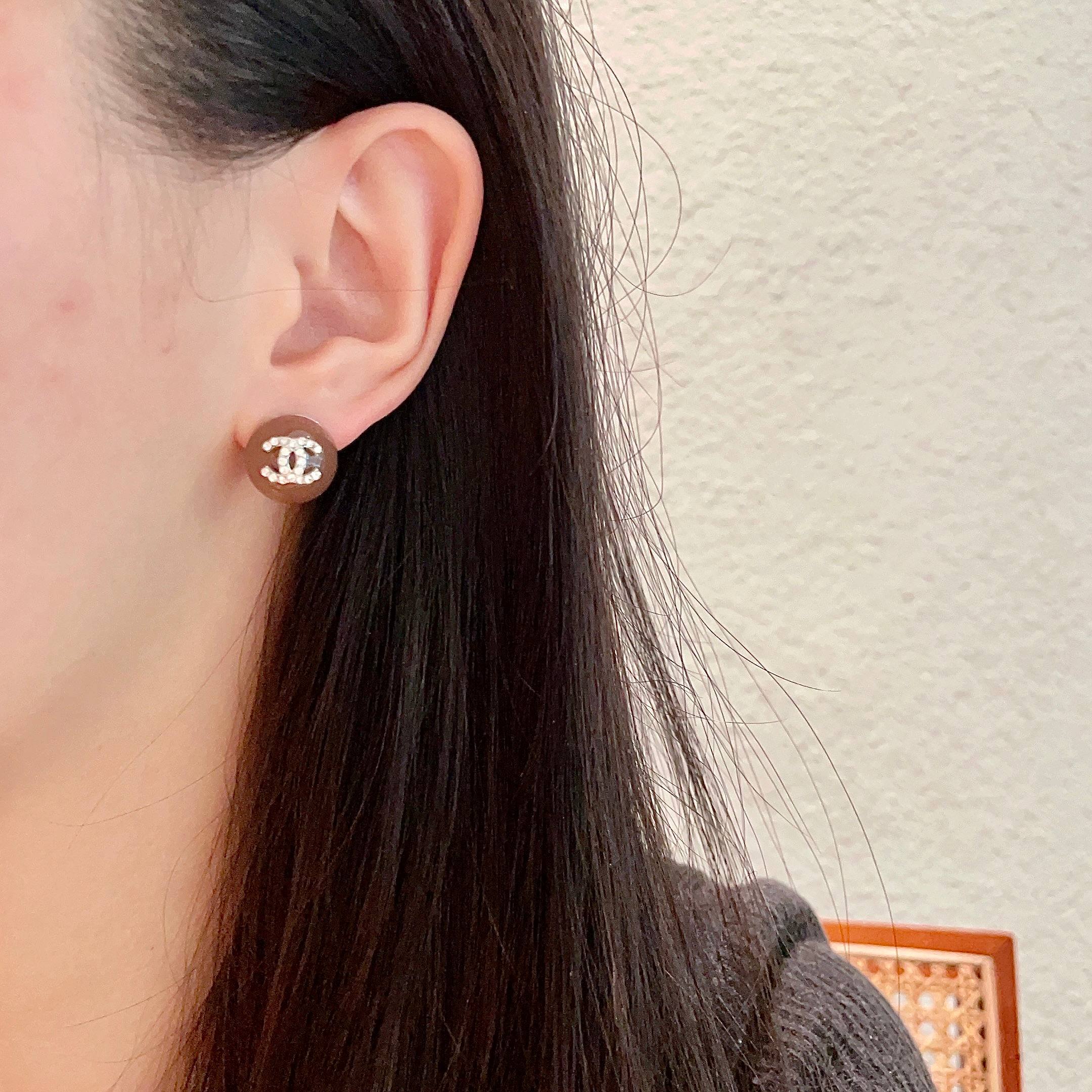 Chanel香奈儿 中古 双C耳钉👀原版复刻logo 小香家的款式真心无需多介绍😘🎶每一款都超好看，精