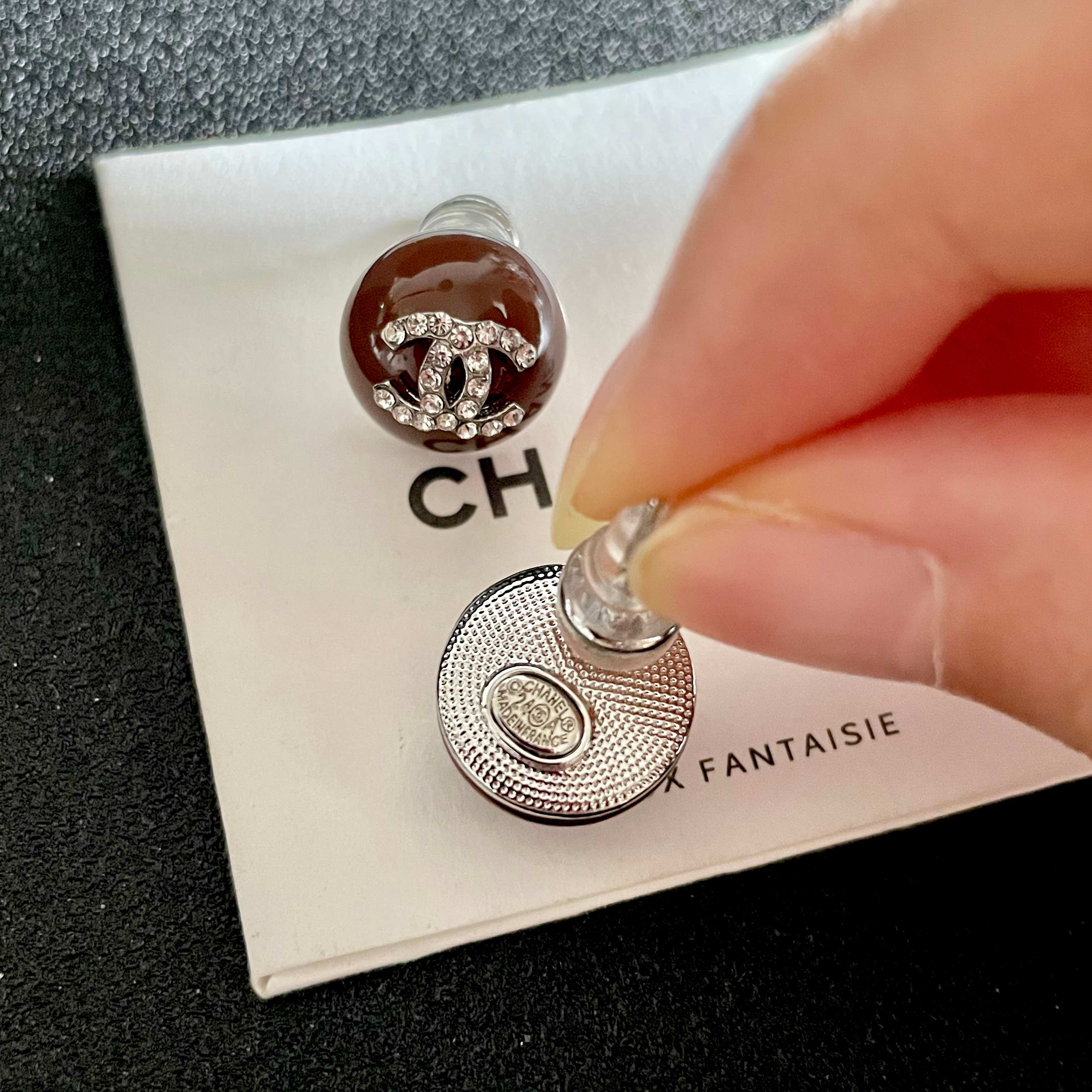  Chanel香奈儿 中古 双C耳钉👀原版复刻logo 小香家的款式真心无需多介绍😘🎶每一款都超好看，精