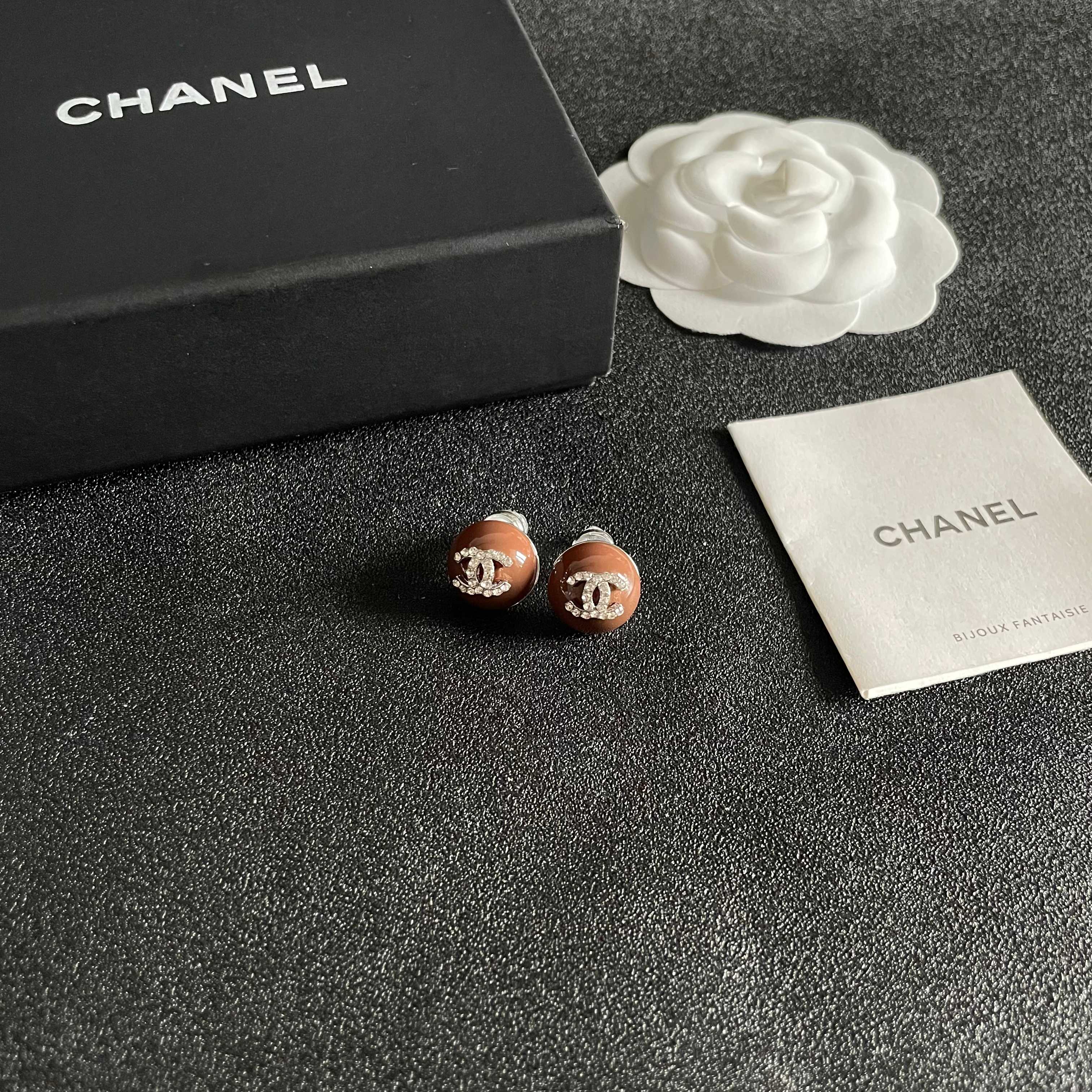  Chanel香奈儿 中古 双C耳钉👀原版复刻logo 小香家的款式真心无需多介绍😘🎶每一款都超好看，精