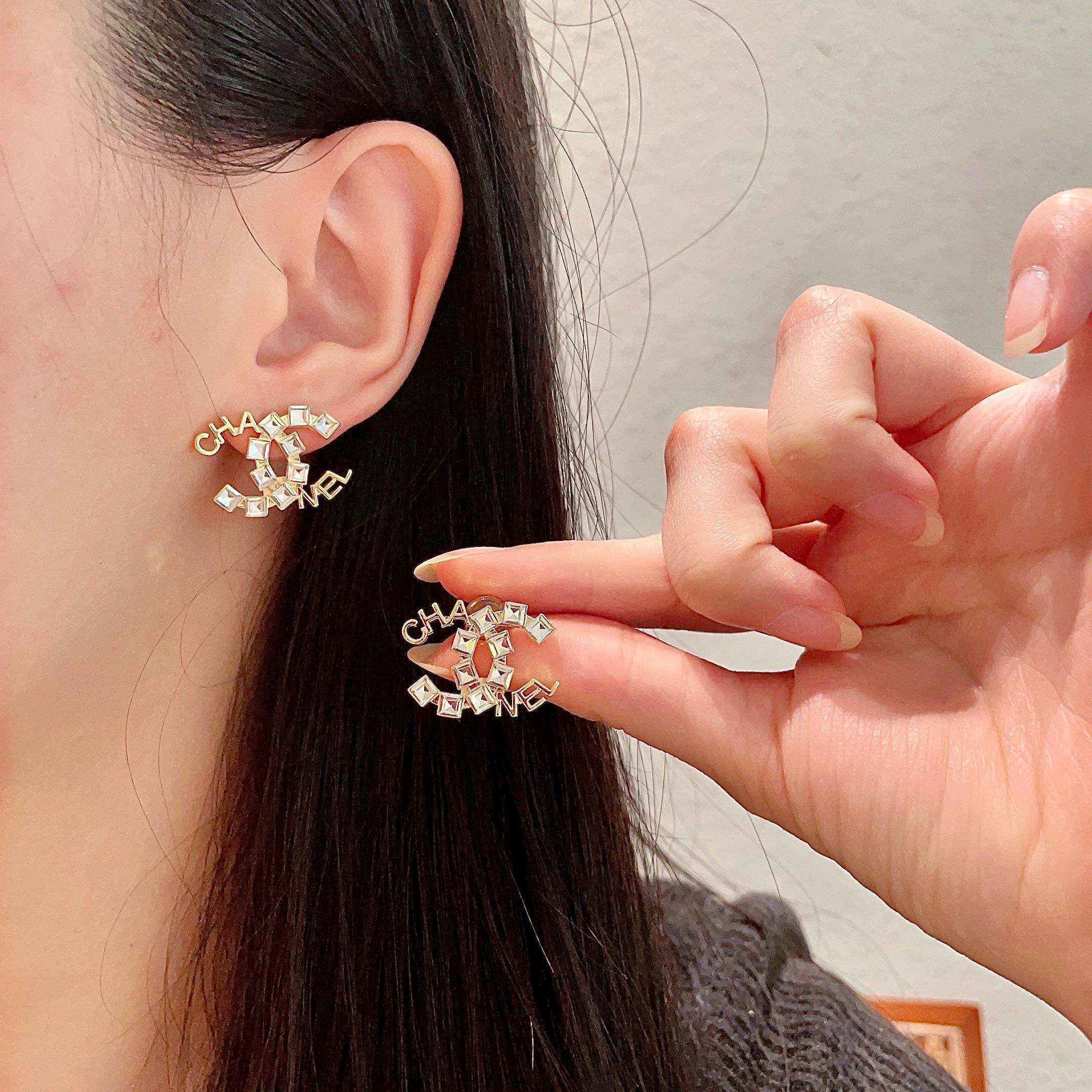  Chanel香奈儿 中古 双C耳钉👀原版复刻logo 小香家的款式真心无需多介绍😘🎶每一款都超好看，精