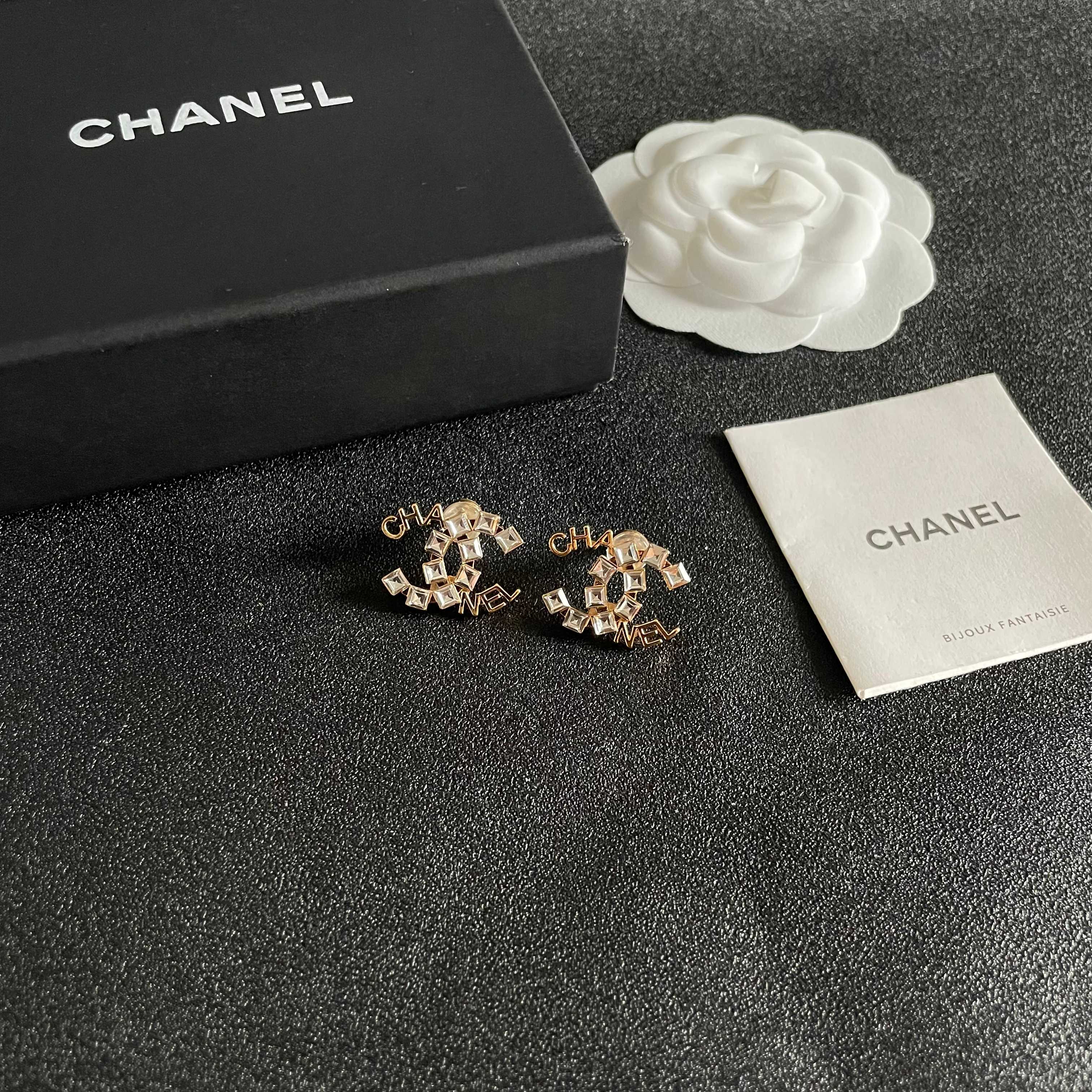  Chanel香奈儿 中古 双C耳钉👀原版复刻logo 小香家的款式真心无需多介绍😘🎶每一款都超好看，精