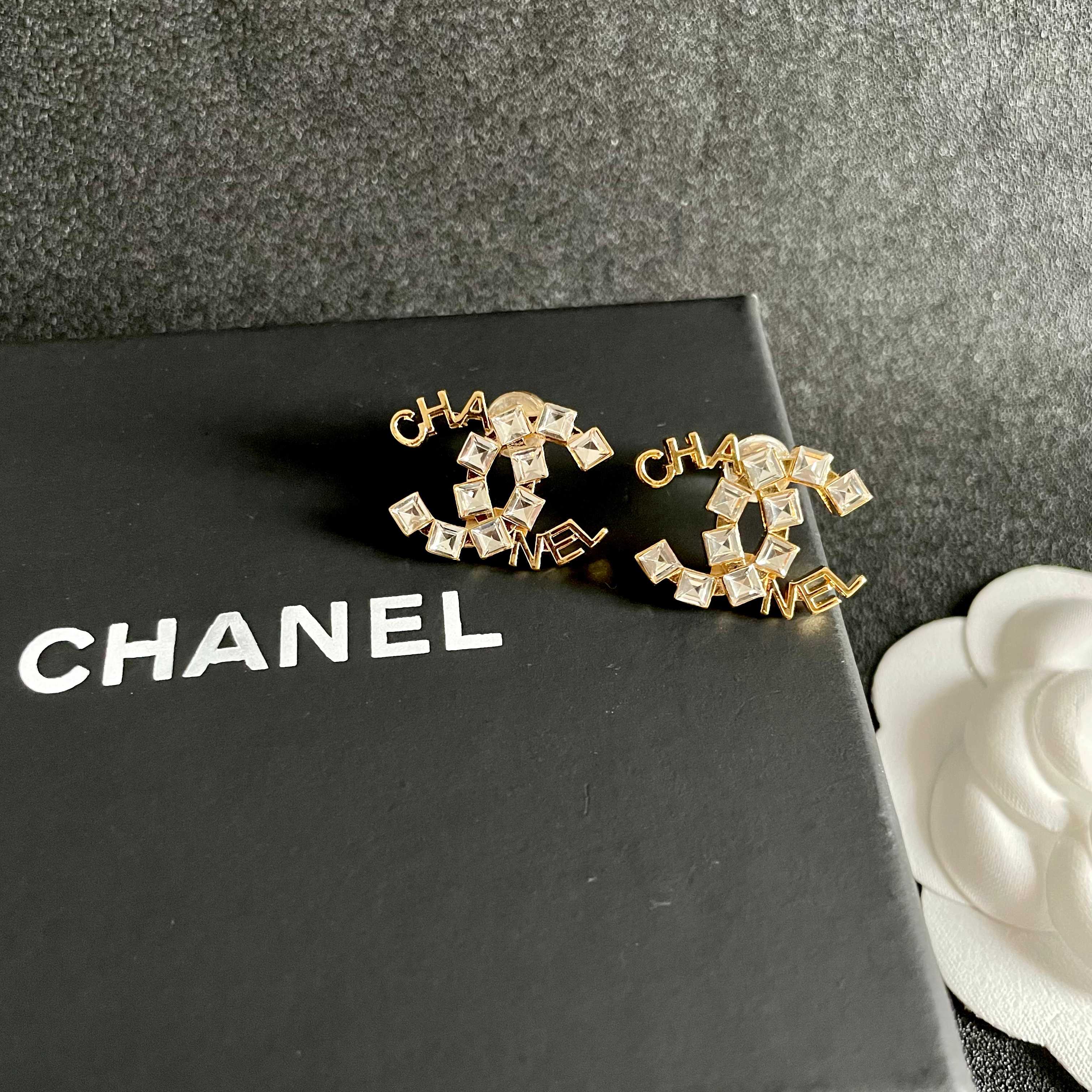  Chanel香奈儿 中古 双C耳钉👀原版复刻logo 小香家的款式真心无需多介绍😘🎶每一款都超好看，精