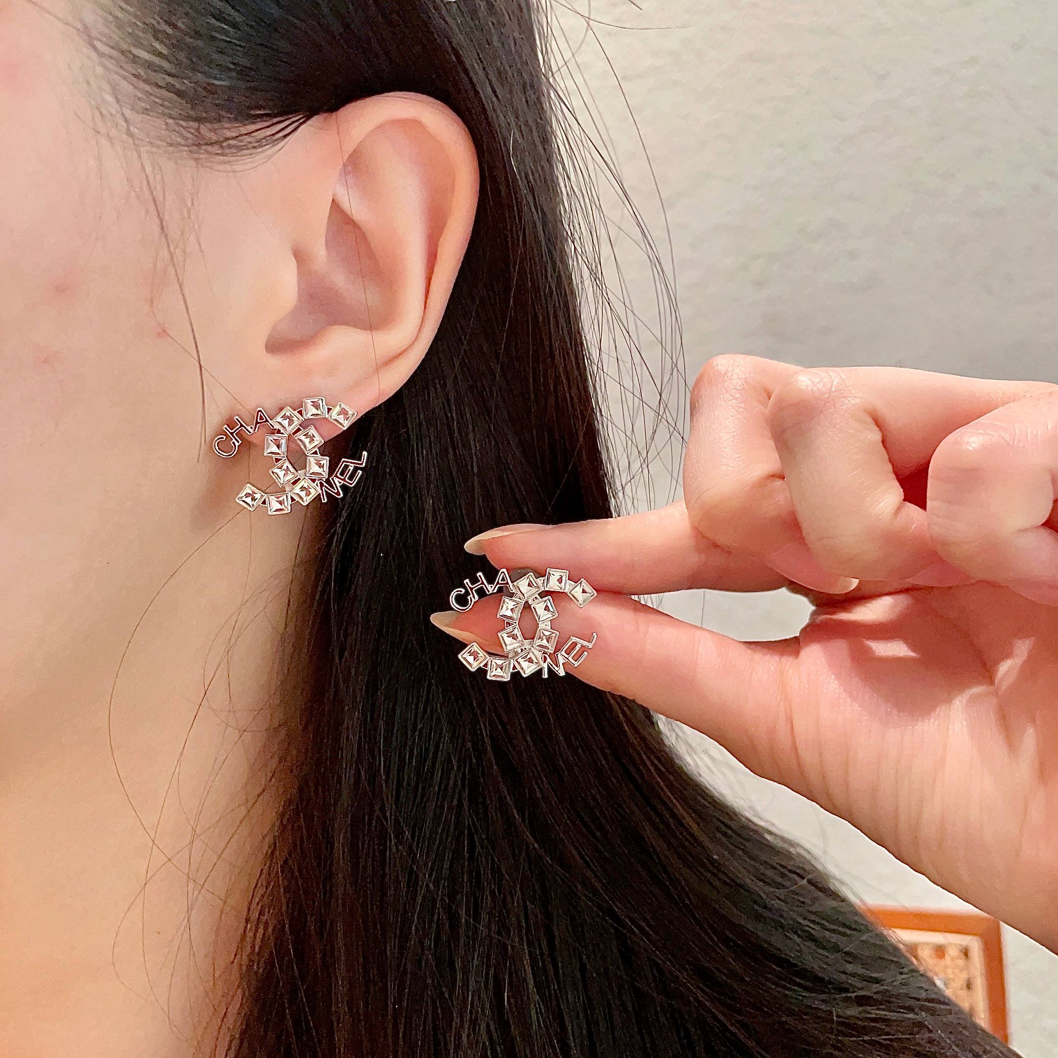  Chanel香奈儿 中古 双C耳钉👀原版复刻logo 小香家的款式真心无需多介绍😘🎶每一款都超好看，精