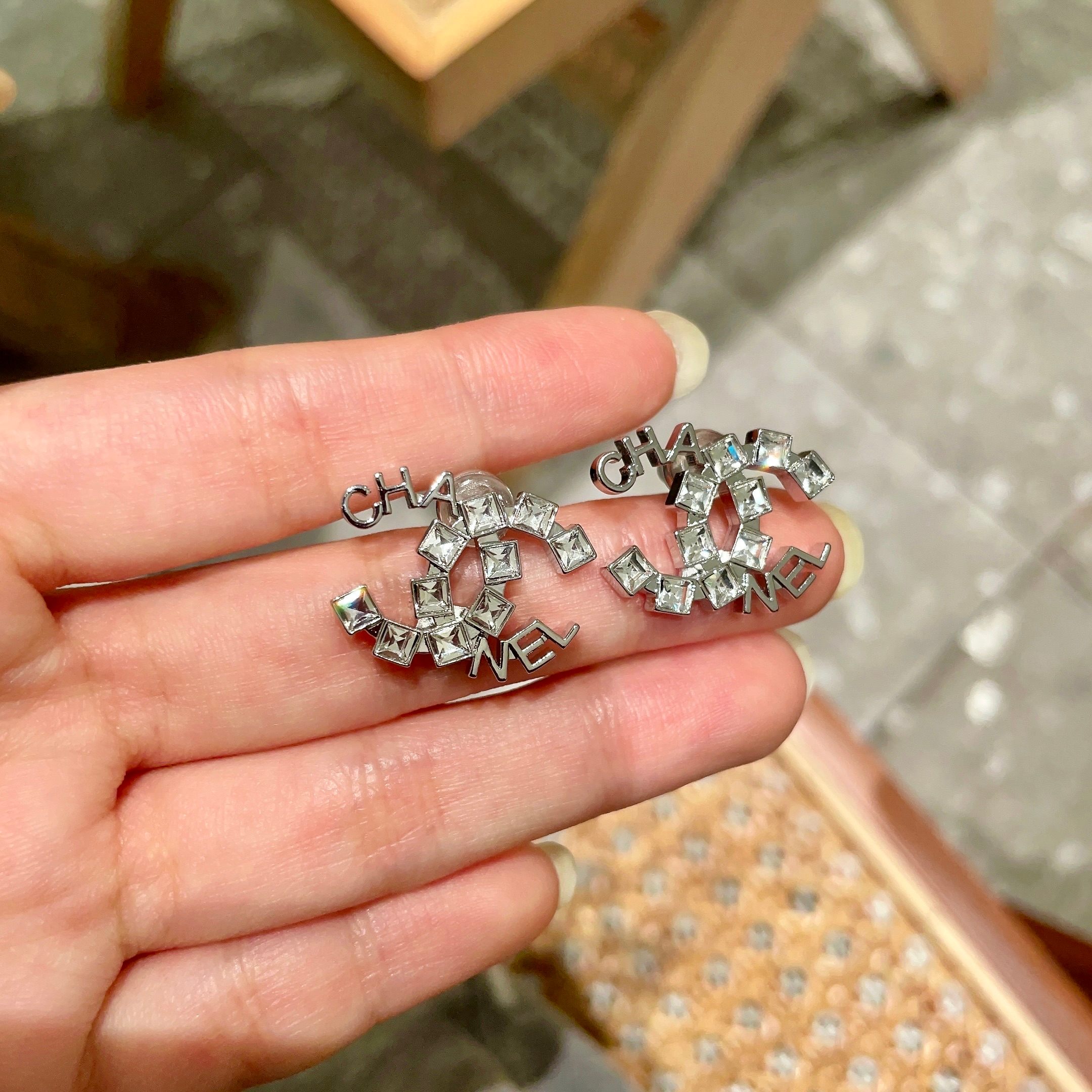  Chanel香奈儿 中古 双C耳钉👀原版复刻logo 小香家的款式真心无需多介绍😘🎶每一款都超好看，精