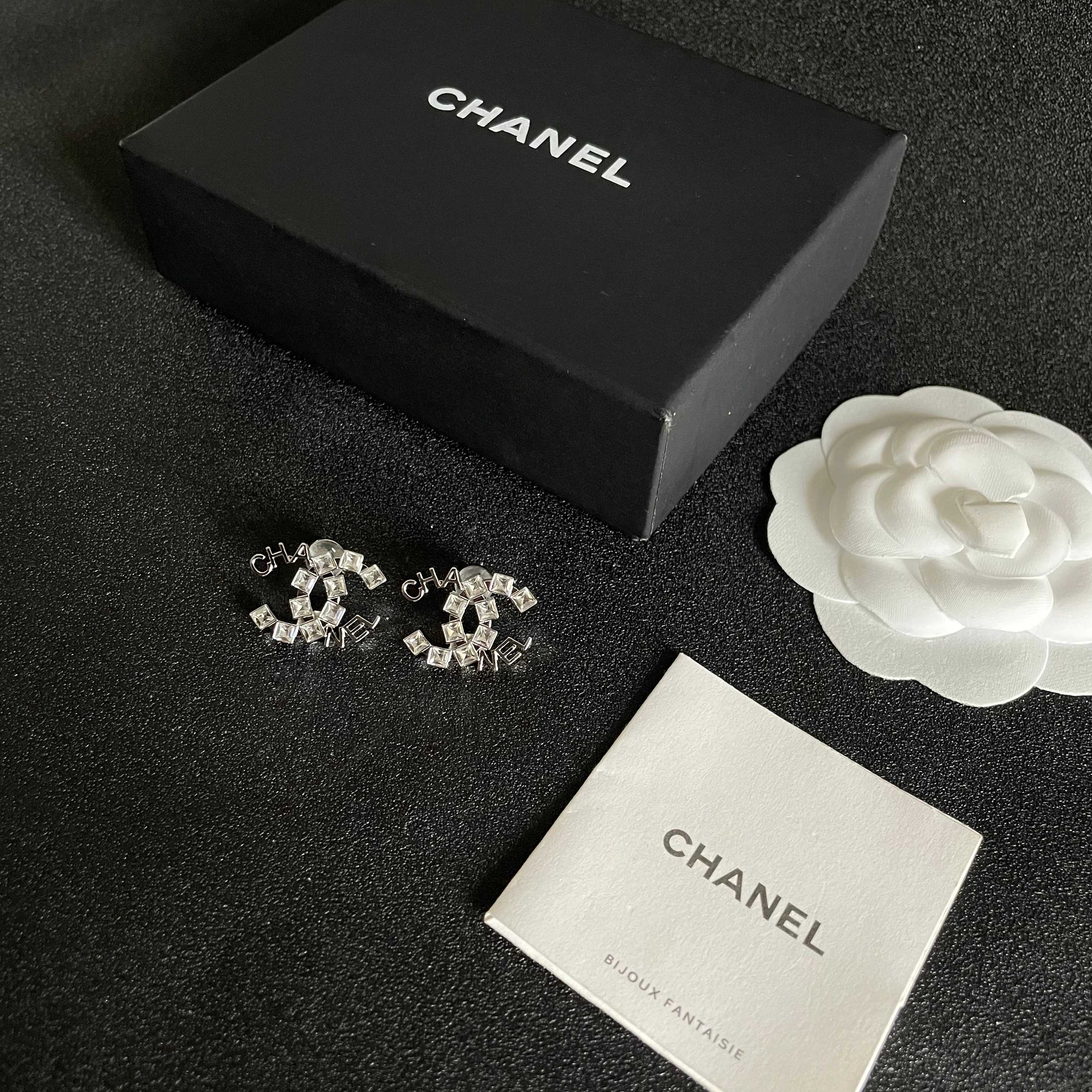  Chanel香奈儿 中古 双C耳钉👀原版复刻logo 小香家的款式真心无需多介绍😘🎶每一款都超好看，精