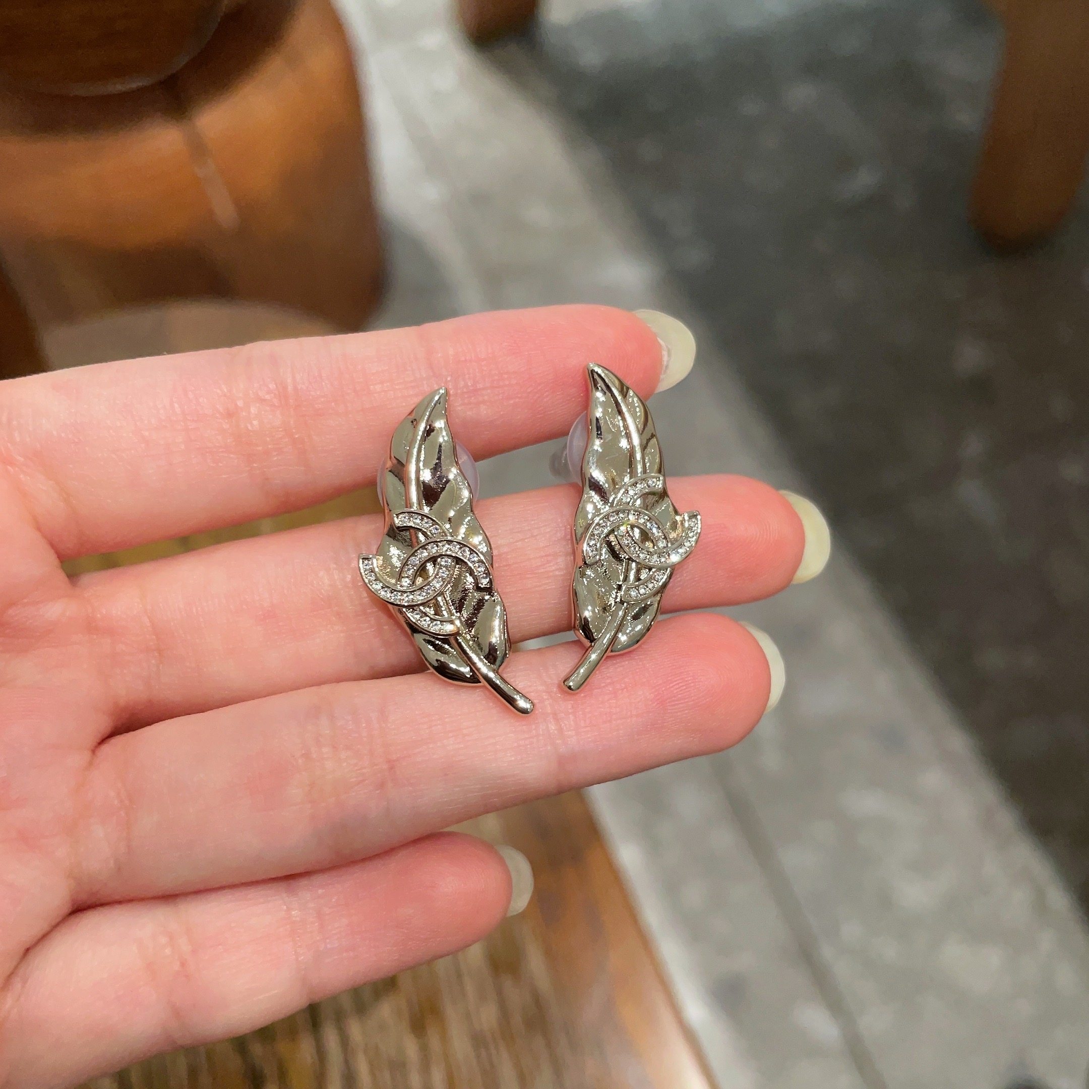  Chanel香奈儿 中古 双C耳钉👀原版复刻logo 小香家的款式真心无需多介绍😘🎶每一款都超好看，精