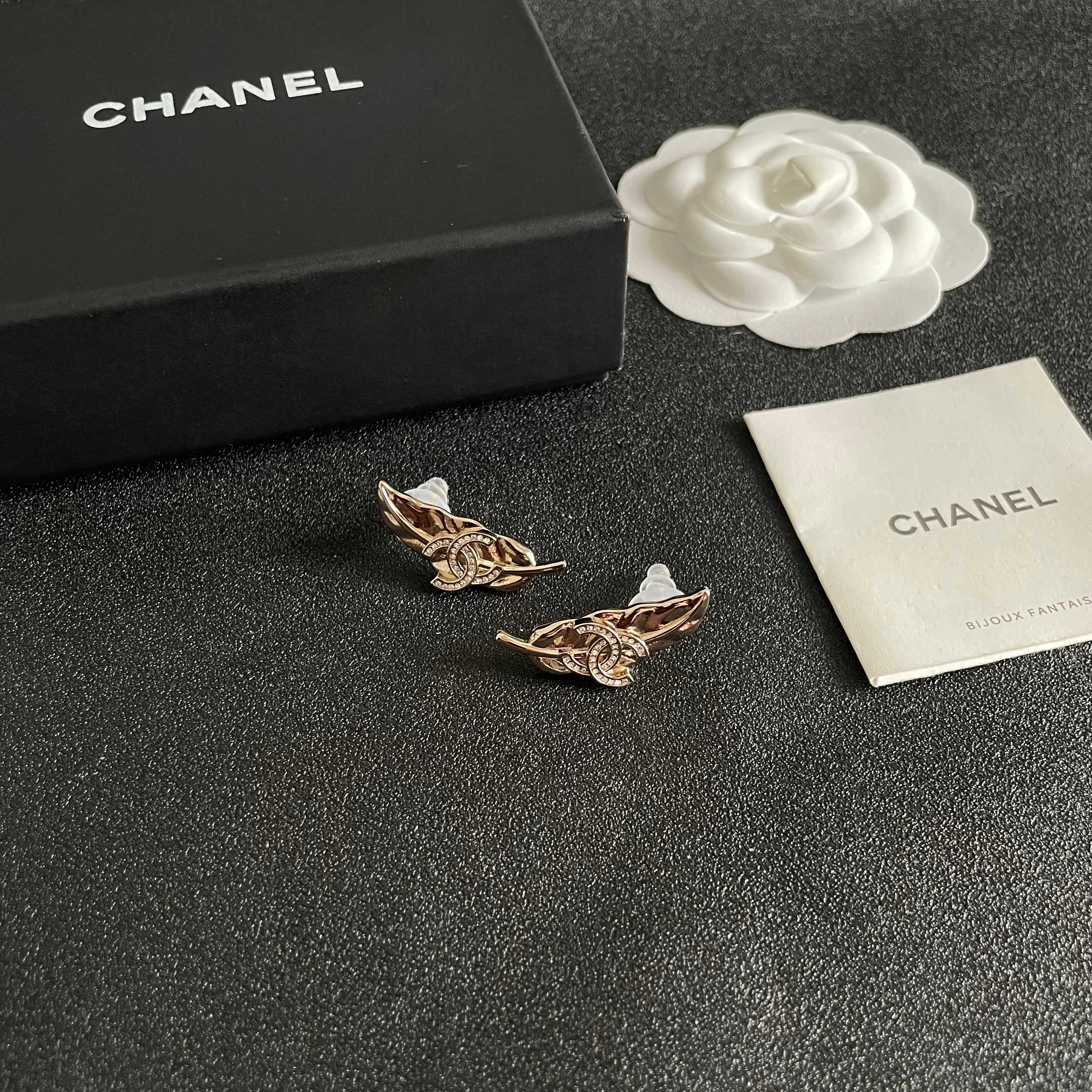  Chanel香奈儿 中古 双C耳钉👀原版复刻logo 小香家的款式真心无需多介绍😘🎶每一款都超好看，精