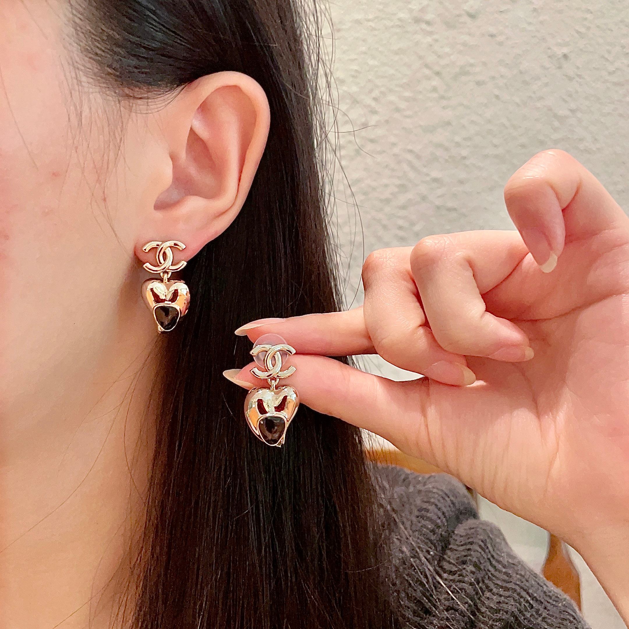  Chanel香奈儿 中古 双C耳钉👀原版复刻logo 小香家的款式真心无需多介绍😘🎶每一款都超好看，精