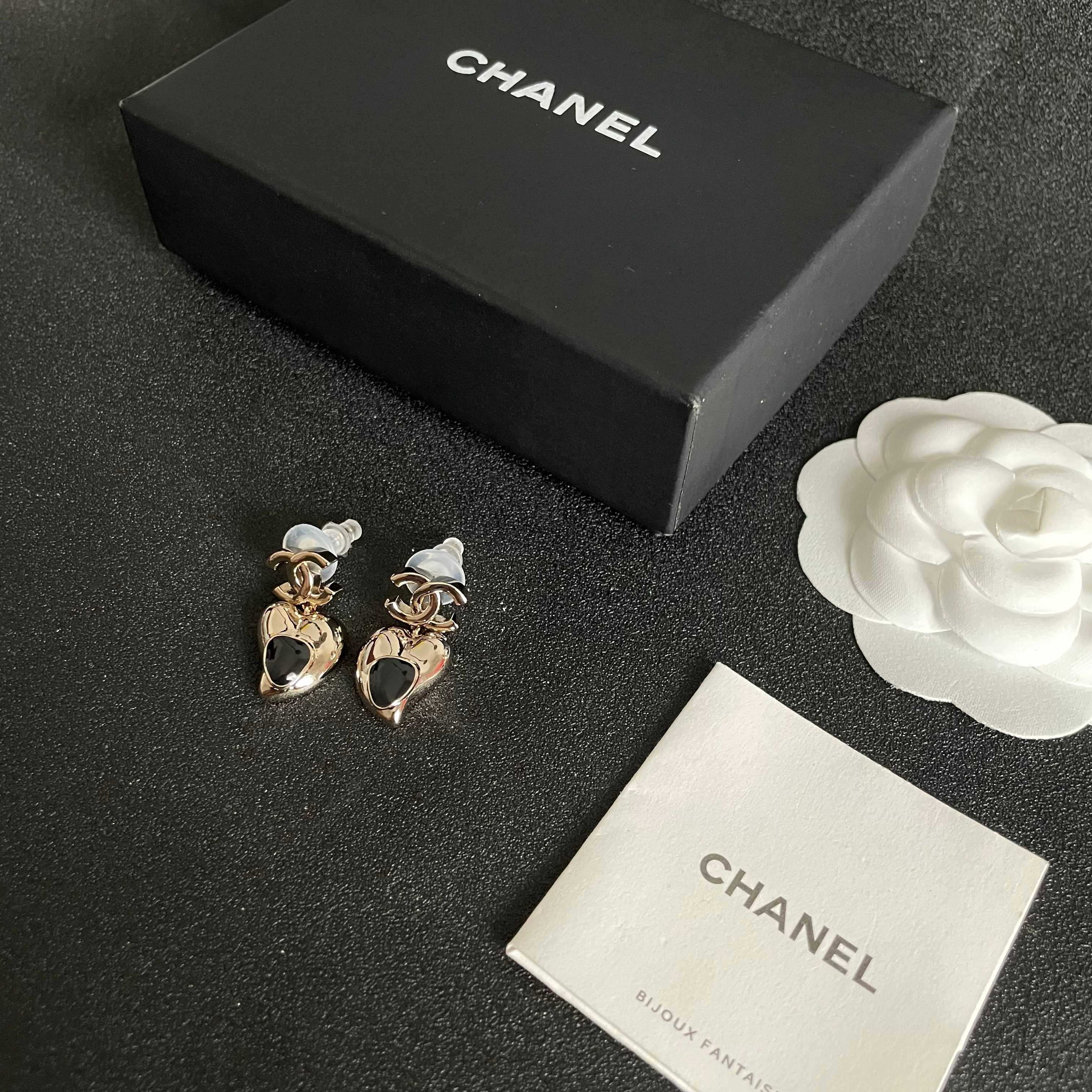  Chanel香奈儿 中古 双C耳钉👀原版复刻logo 小香家的款式真心无需多介绍😘🎶每一款都超好看，精
