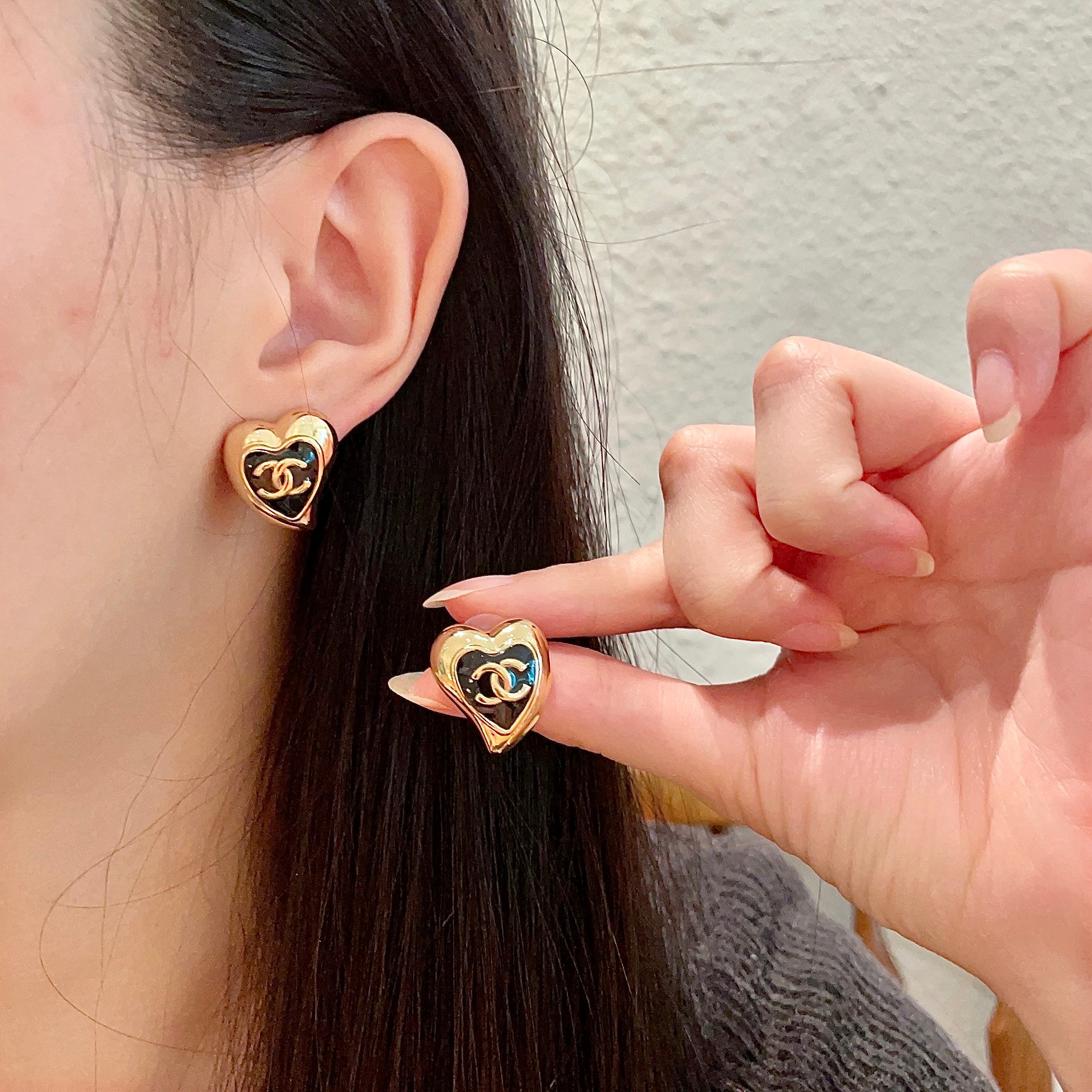  Chanel香奈儿 中古 双C耳钉👀原版复刻logo 小香家的款式真心无需多介绍😘🎶每一款都超好看，精