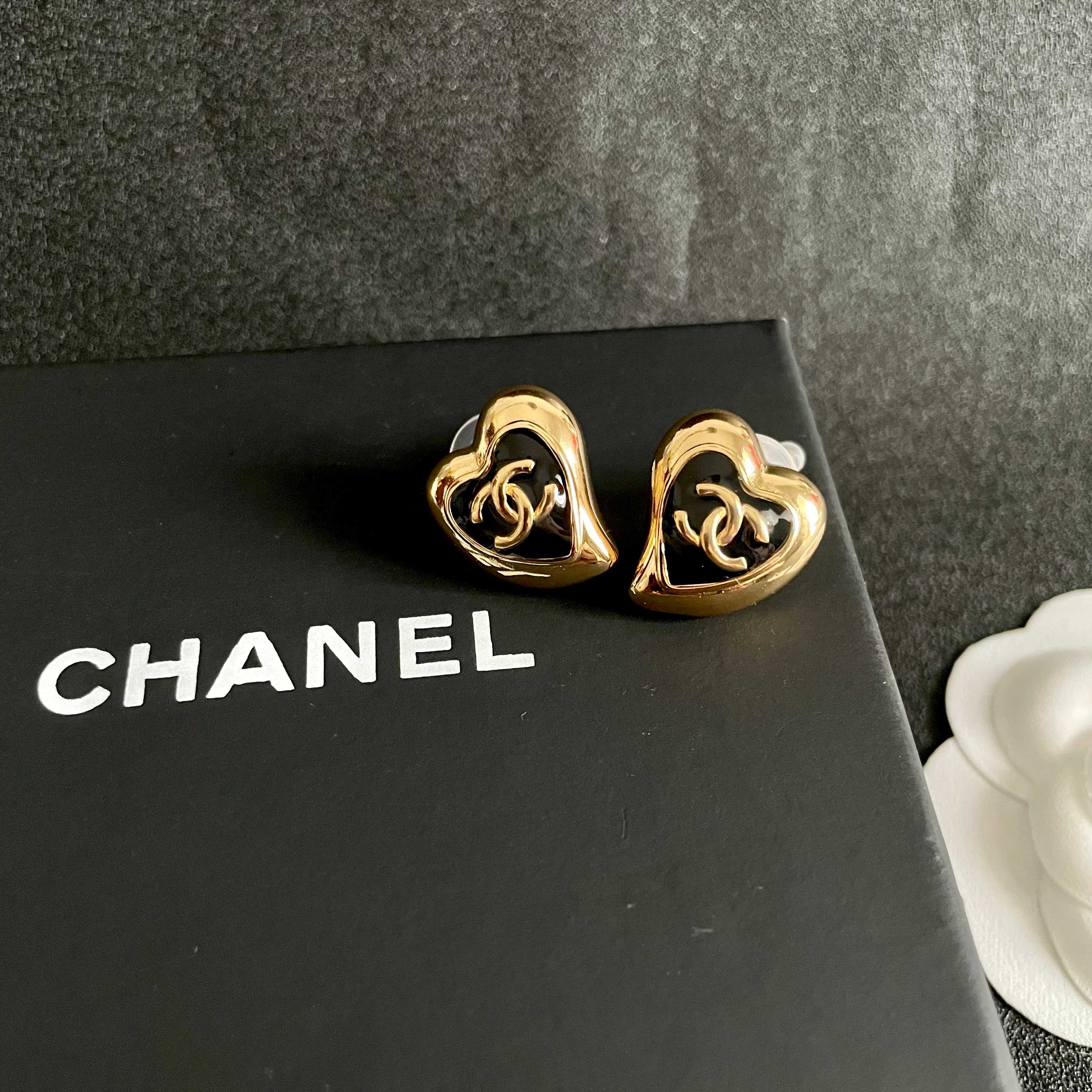  Chanel香奈儿 中古 双C耳钉👀原版复刻logo 小香家的款式真心无需多介绍😘🎶每一款都超好看，精