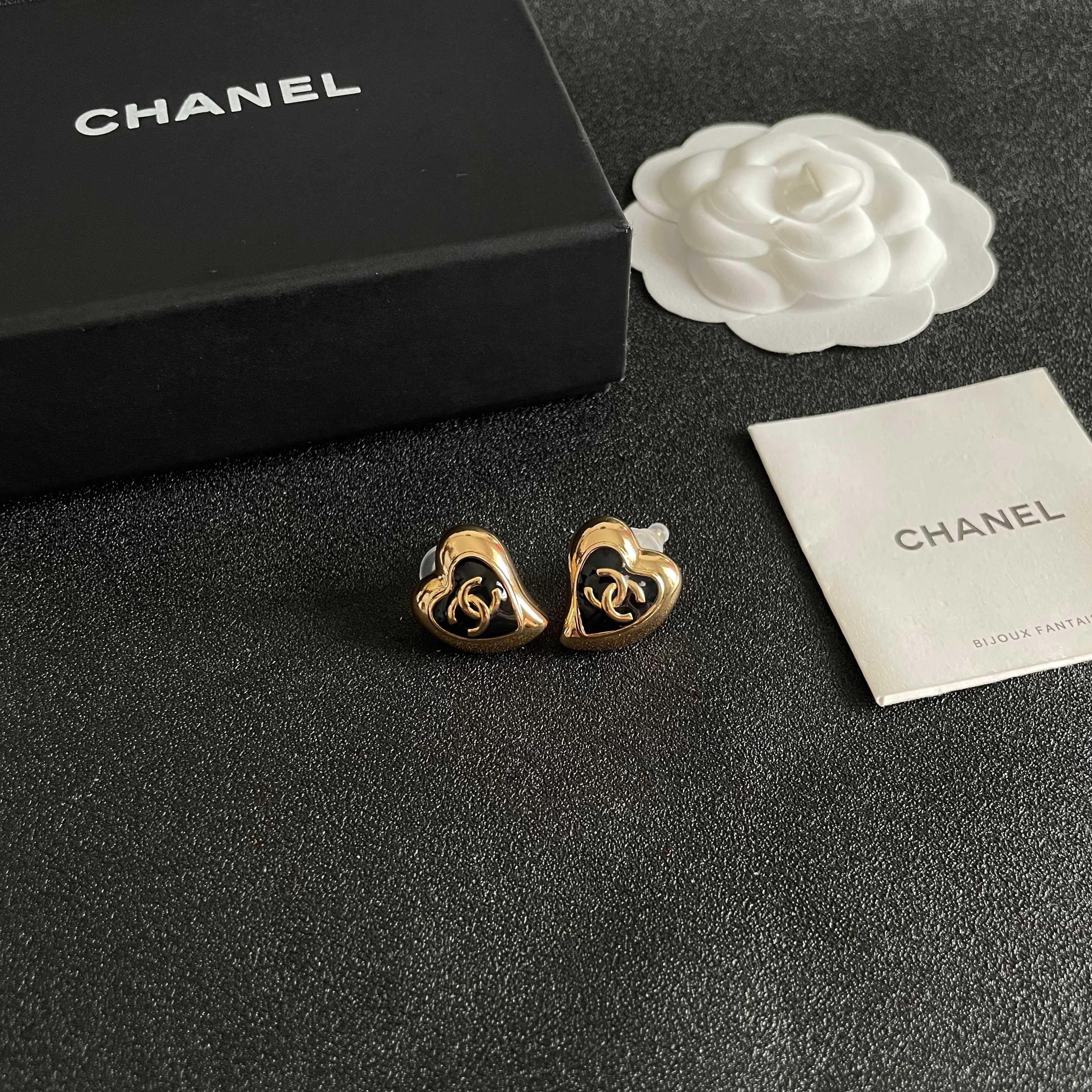  Chanel香奈儿 中古 双C耳钉👀原版复刻logo 小香家的款式真心无需多介绍😘🎶每一款都超好看，精