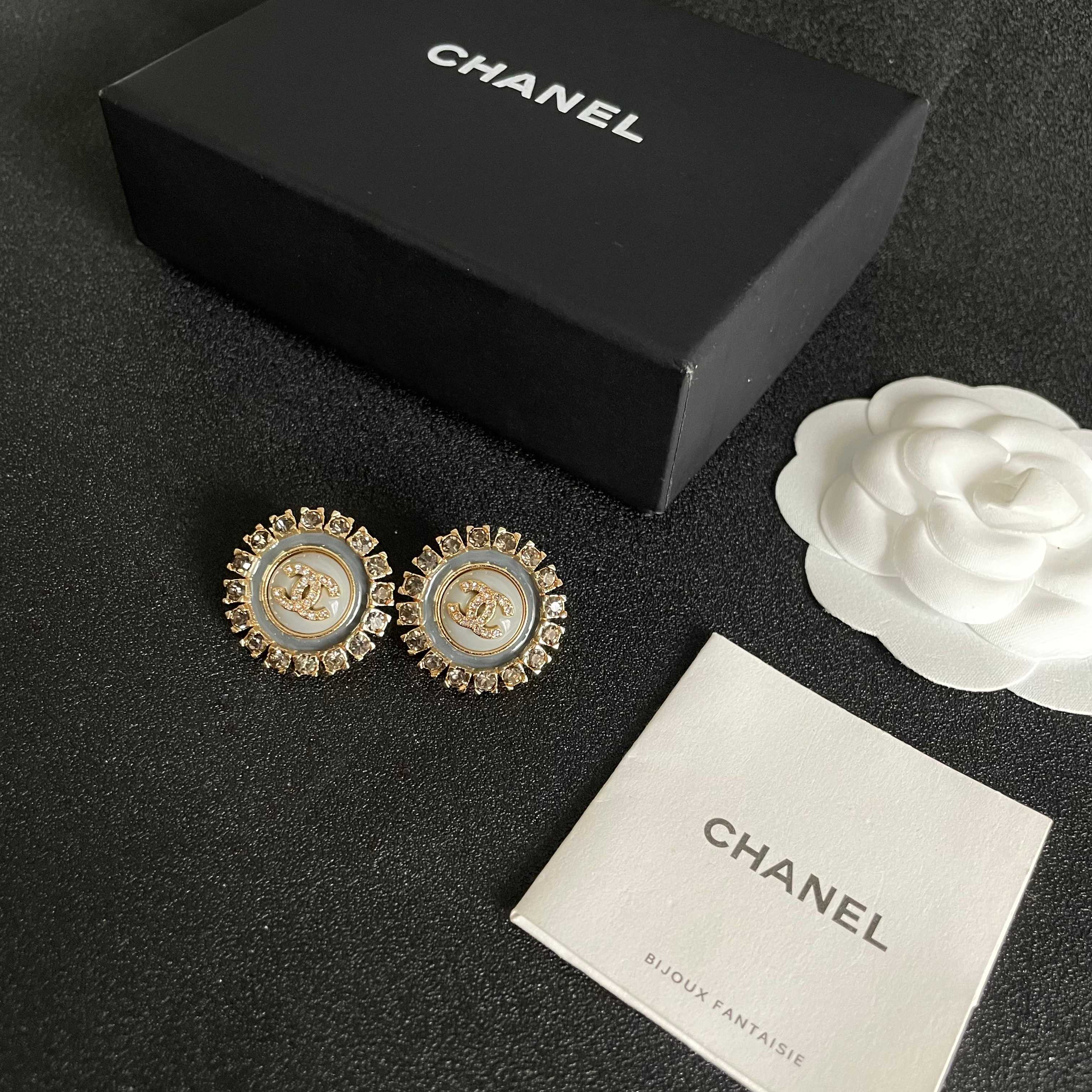  Chanel香奈儿 中古 双C耳钉👀原版复刻logo 小香家的款式真心无需多介绍😘🎶每一款都超好看，精