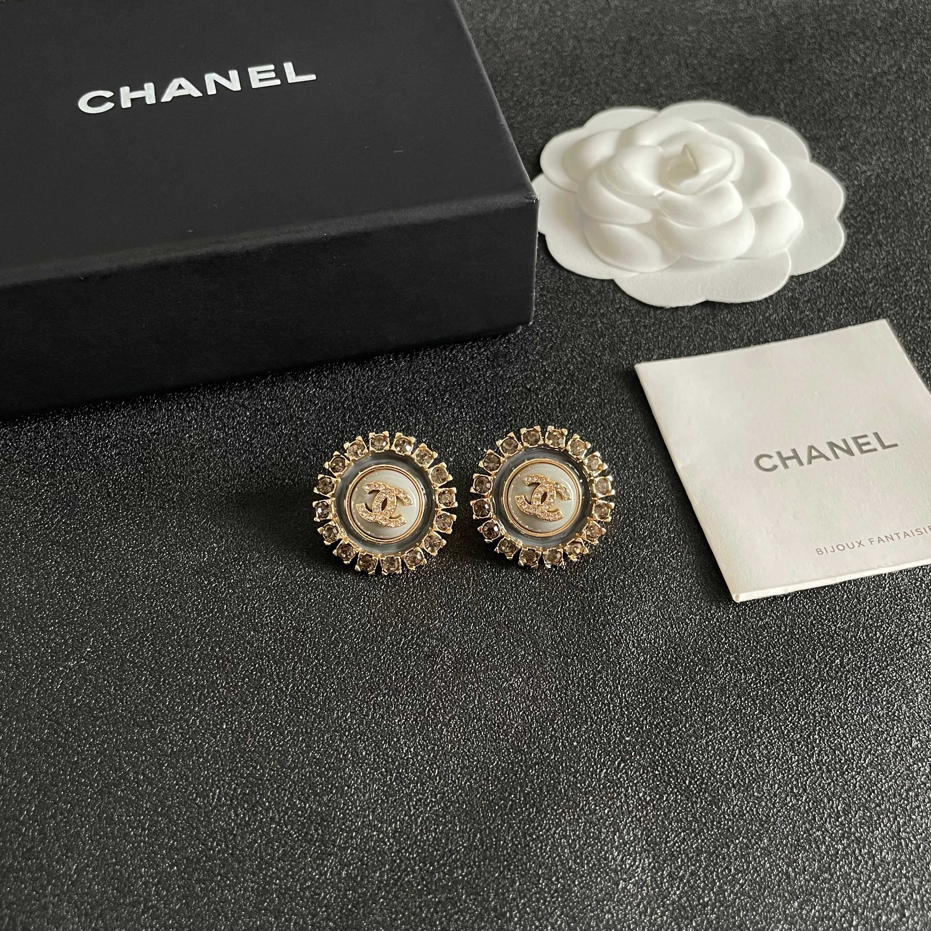  Chanel香奈儿 中古 双C耳钉👀原版复刻logo 小香家的款式真心无需多介绍😘🎶每一款都超好看，精