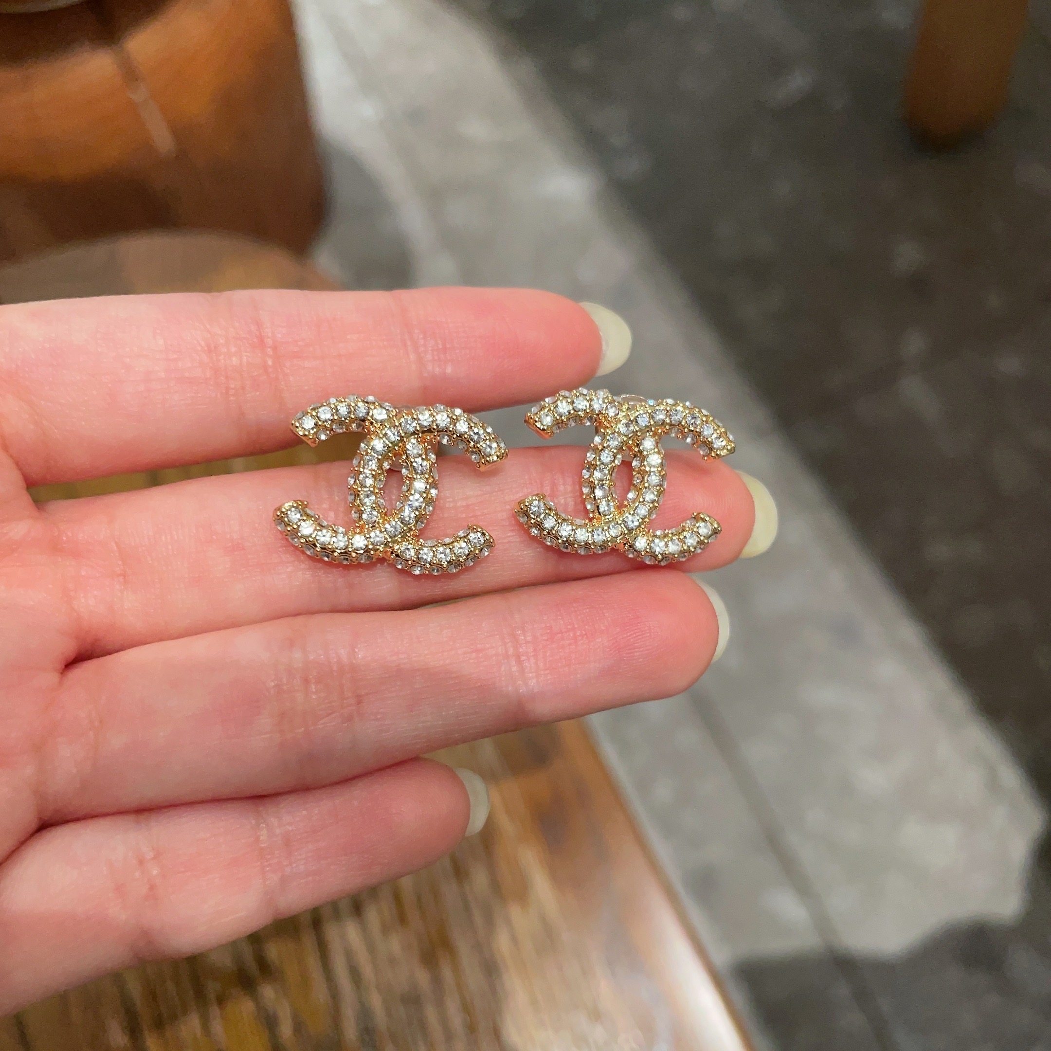  Chanel香奈儿 中古 双C耳钉👀原版复刻logo 小香家的款式真心无需多介绍😘🎶每一款都超好看，精