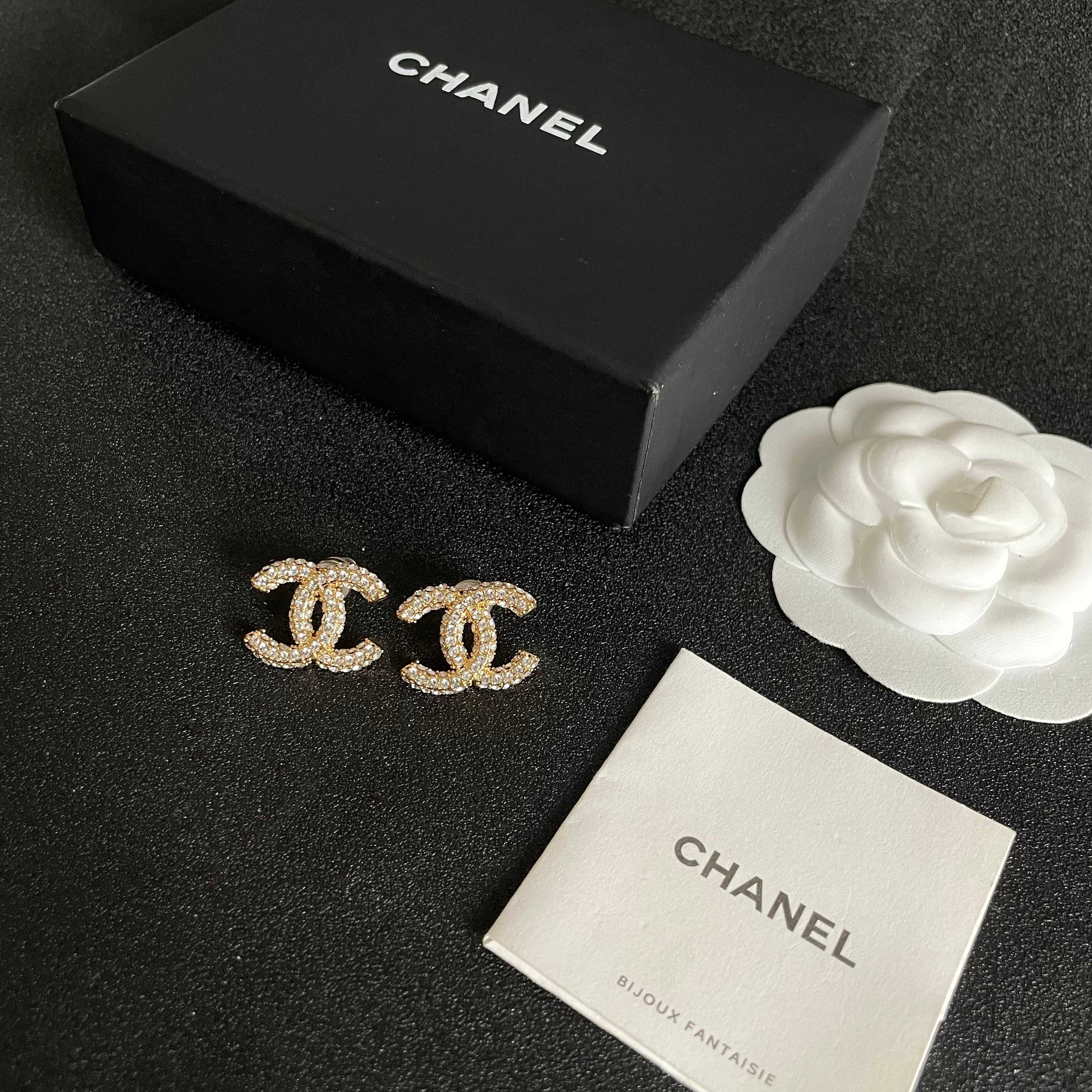  Chanel香奈儿 中古 双C耳钉👀原版复刻logo 小香家的款式真心无需多介绍😘🎶每一款都超好看，精