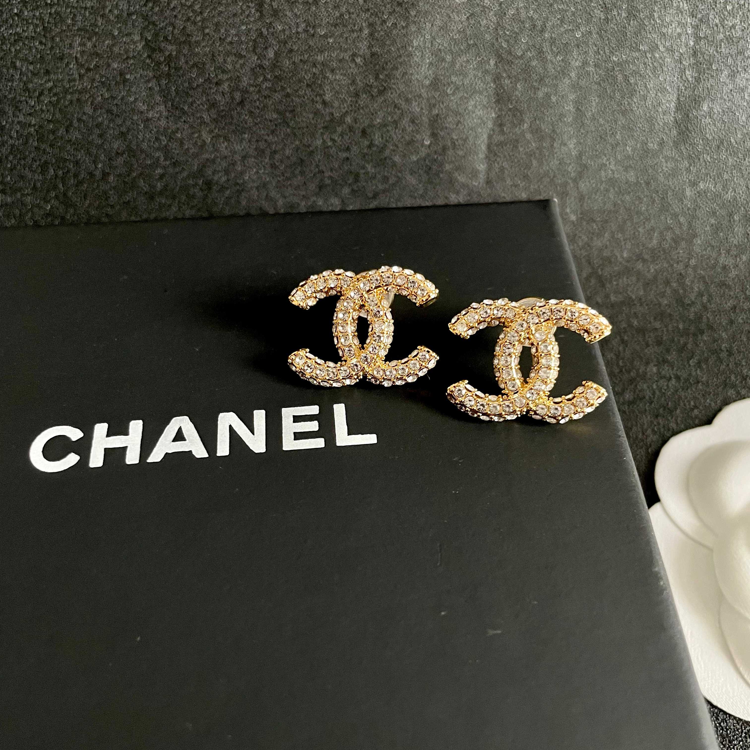  Chanel香奈儿 中古 双C耳钉👀原版复刻logo 小香家的款式真心无需多介绍😘🎶每一款都超好看，精