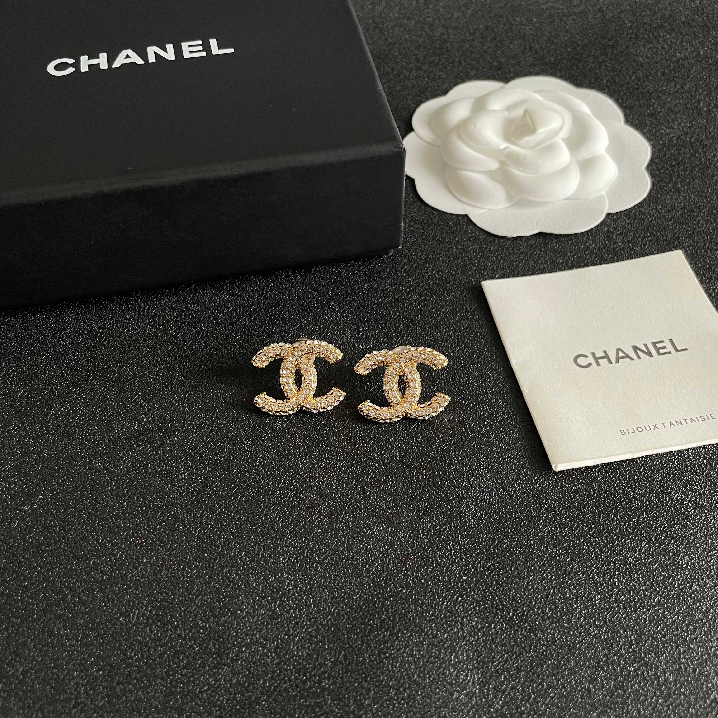  Chanel香奈儿 中古 双C耳钉👀原版复刻logo 小香家的款式真心无需多介绍😘🎶每一款都超好看，精