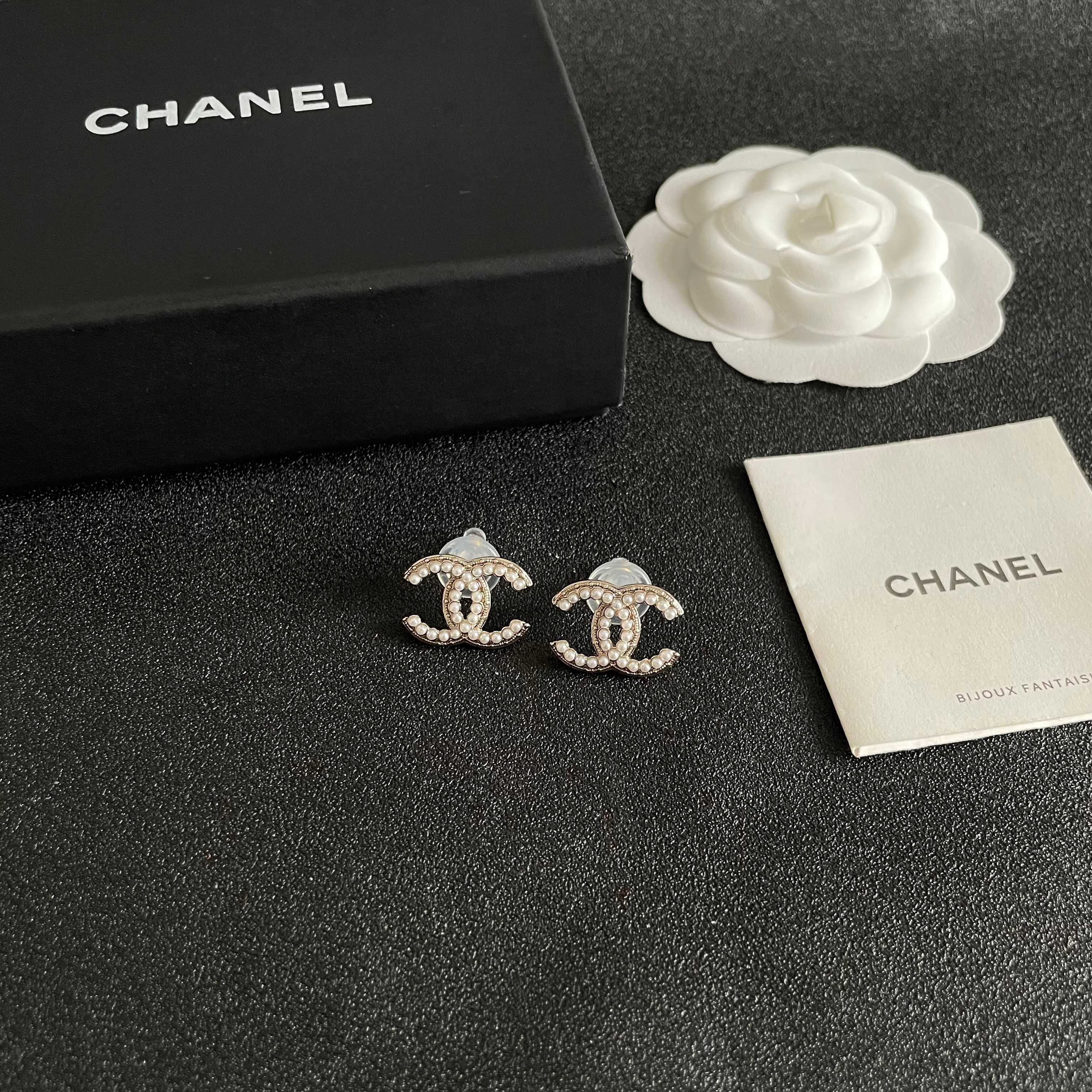  Chanel香奈儿 中古 双C耳钉👀原版复刻logo 小香家的款式真心无需多介绍😘🎶每一款都超好看，精