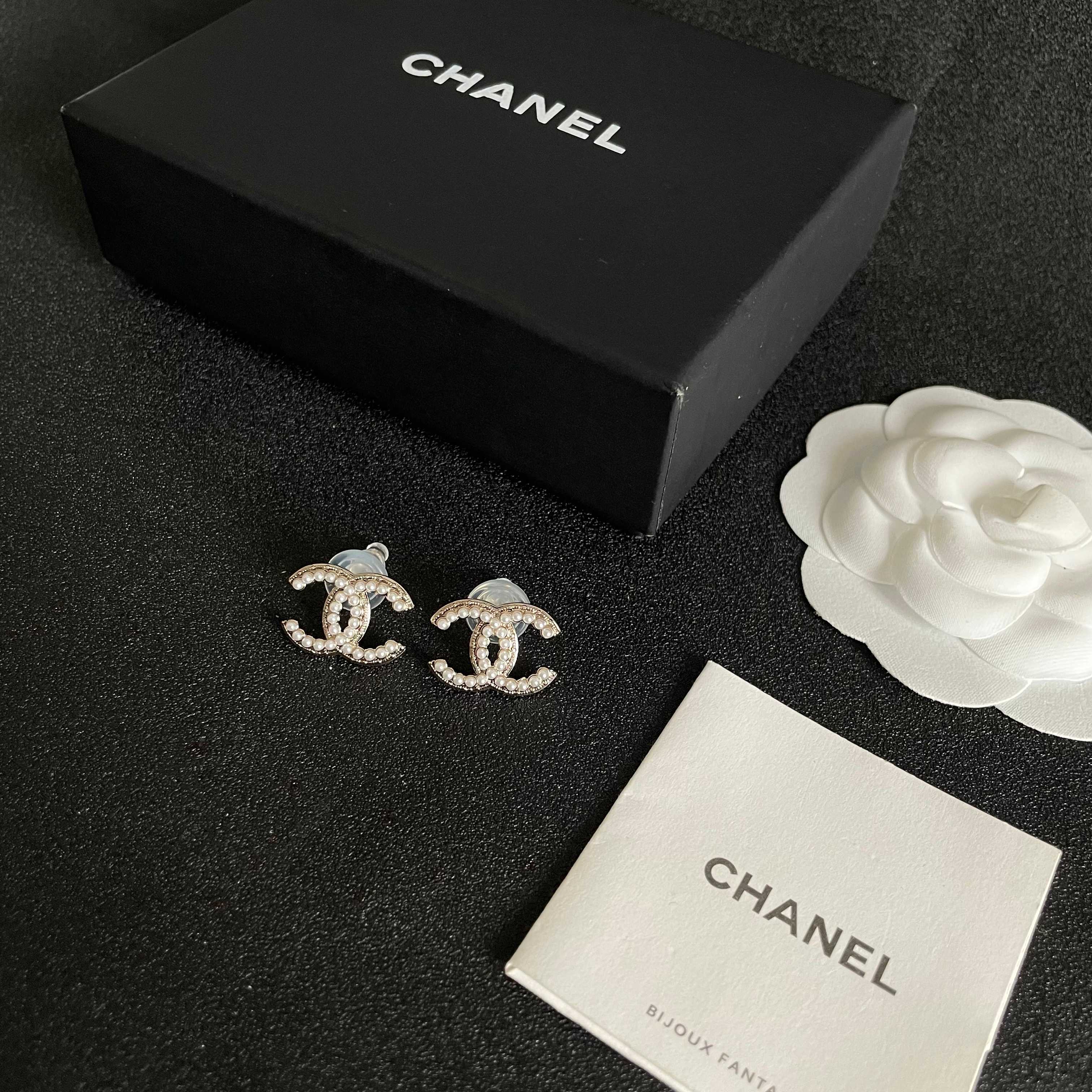  Chanel香奈儿 中古 双C耳钉👀原版复刻logo 小香家的款式真心无需多介绍😘🎶每一款都超好看，精