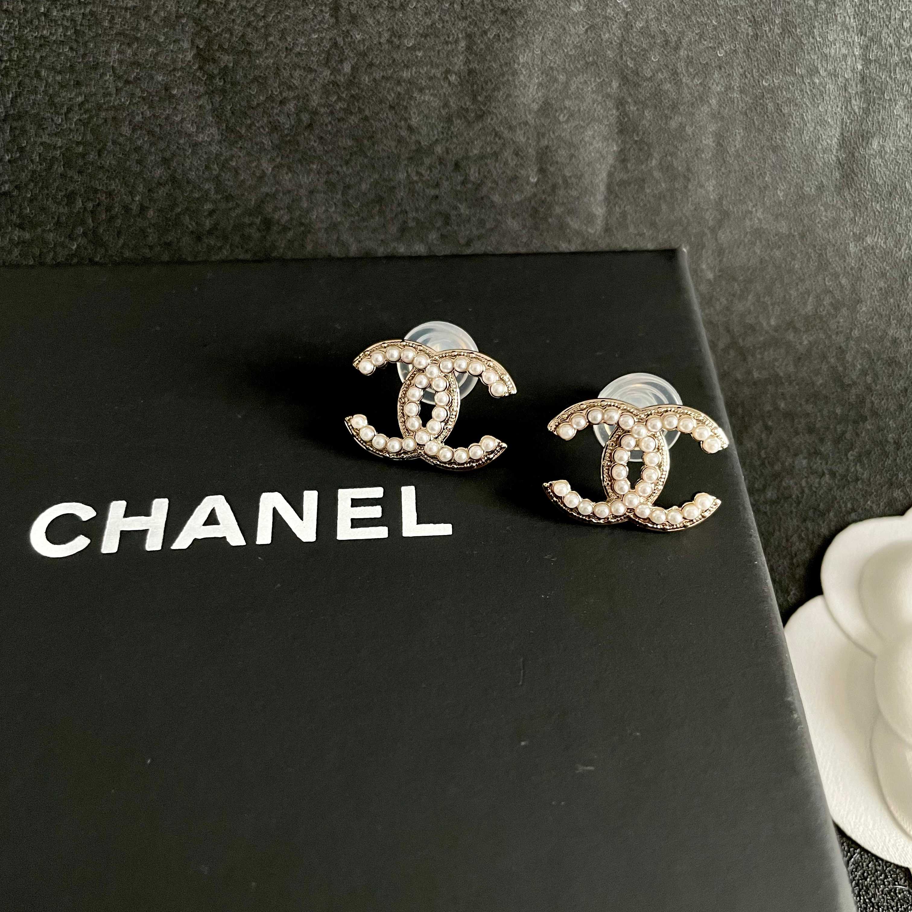  Chanel香奈儿 中古 双C耳钉👀原版复刻logo 小香家的款式真心无需多介绍😘🎶每一款都超好看，精