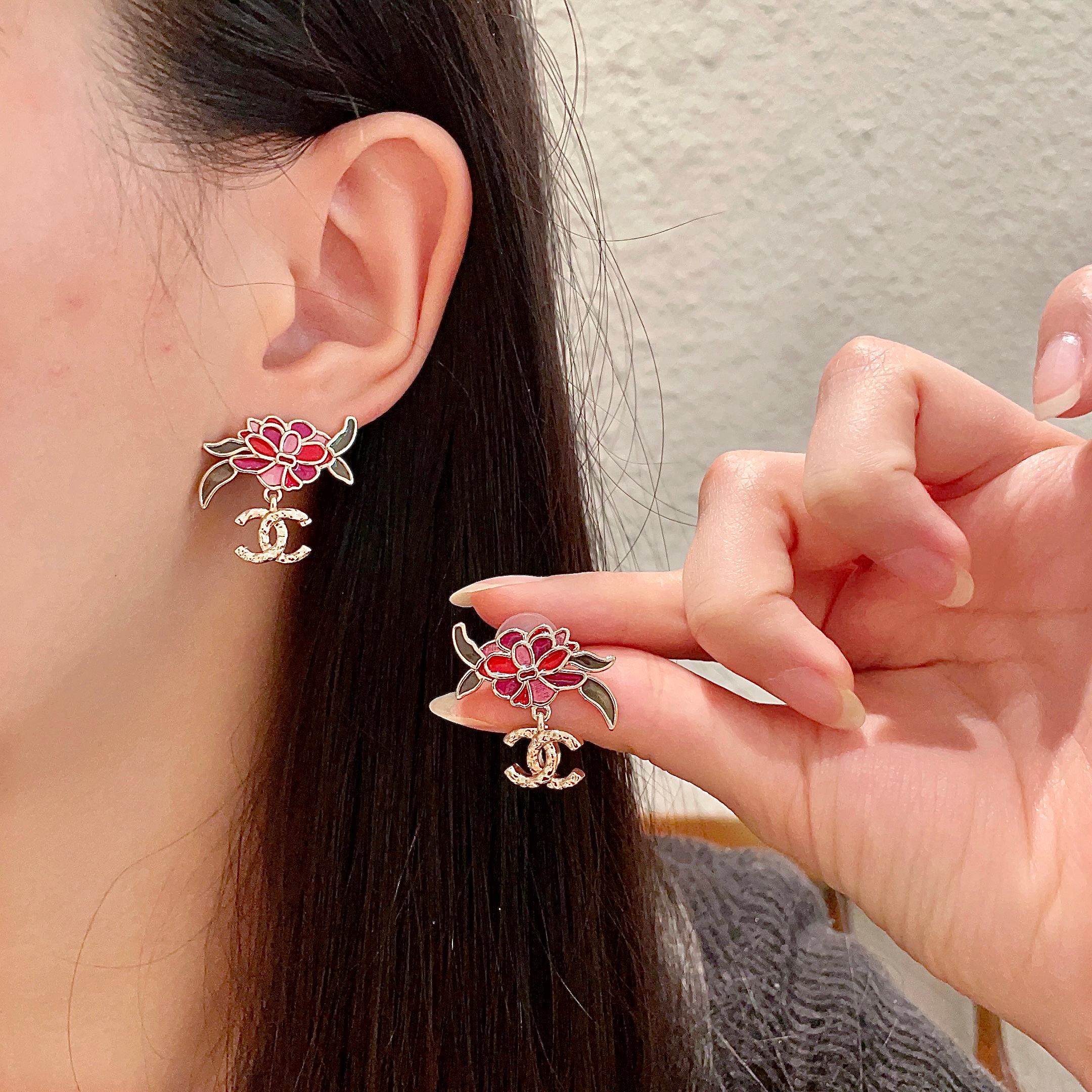  Chanel香奈儿 中古 双C耳钉👀原版复刻logo 小香家的款式真心无需多介绍😘🎶每一款都超好看，精
