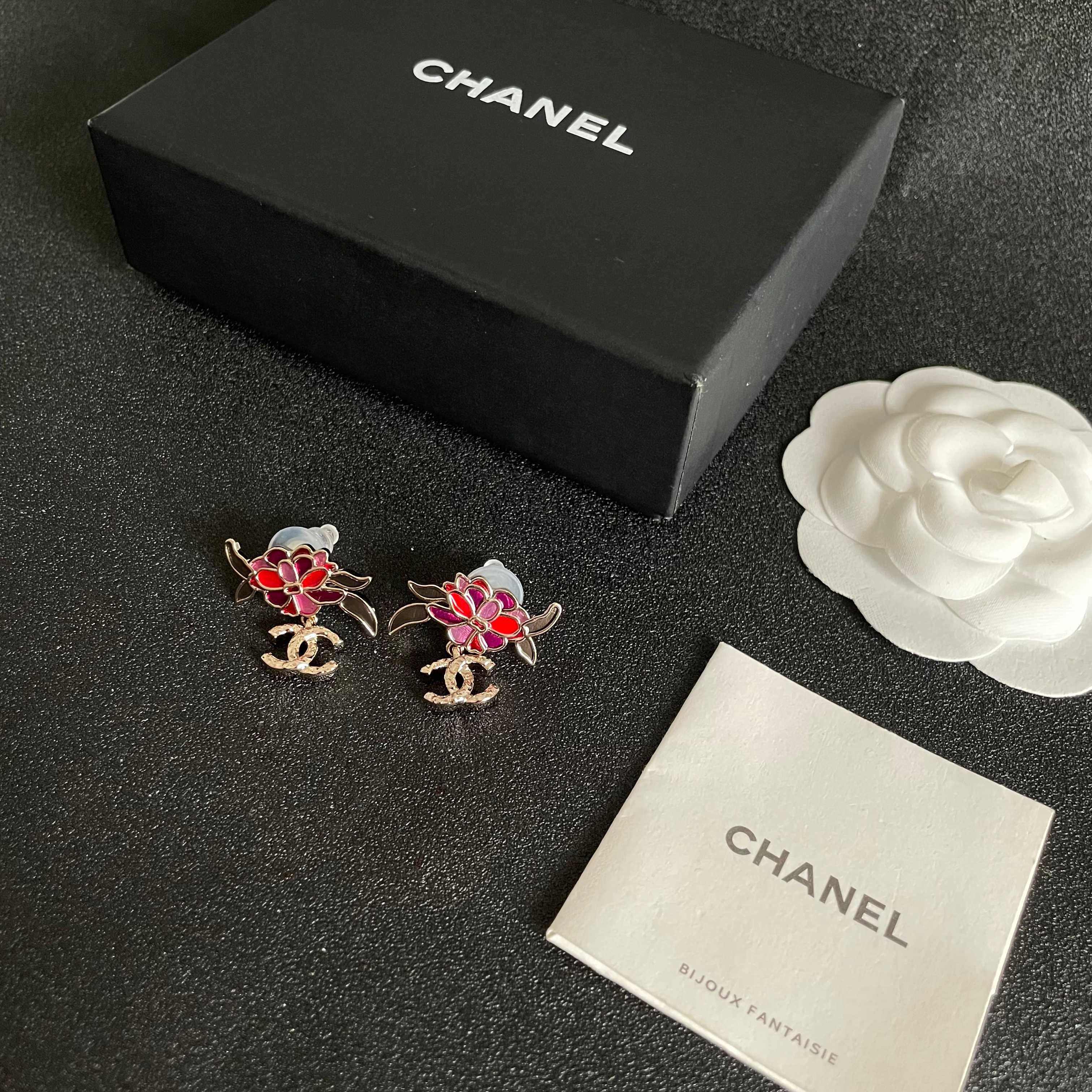  Chanel香奈儿 中古 双C耳钉👀原版复刻logo 小香家的款式真心无需多介绍😘🎶每一款都超好看，精