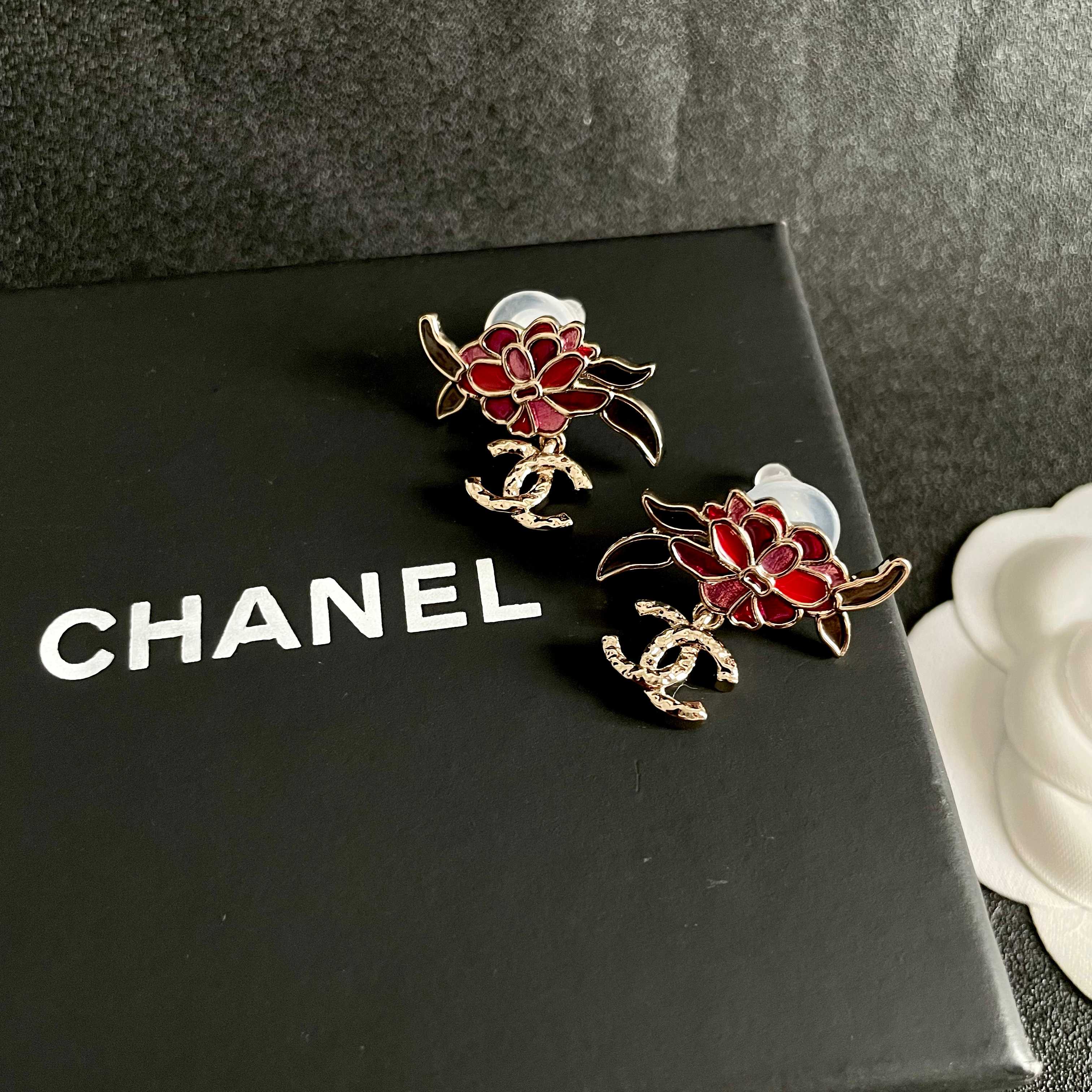  Chanel香奈儿 中古 双C耳钉👀原版复刻logo 小香家的款式真心无需多介绍😘🎶每一款都超好看，精